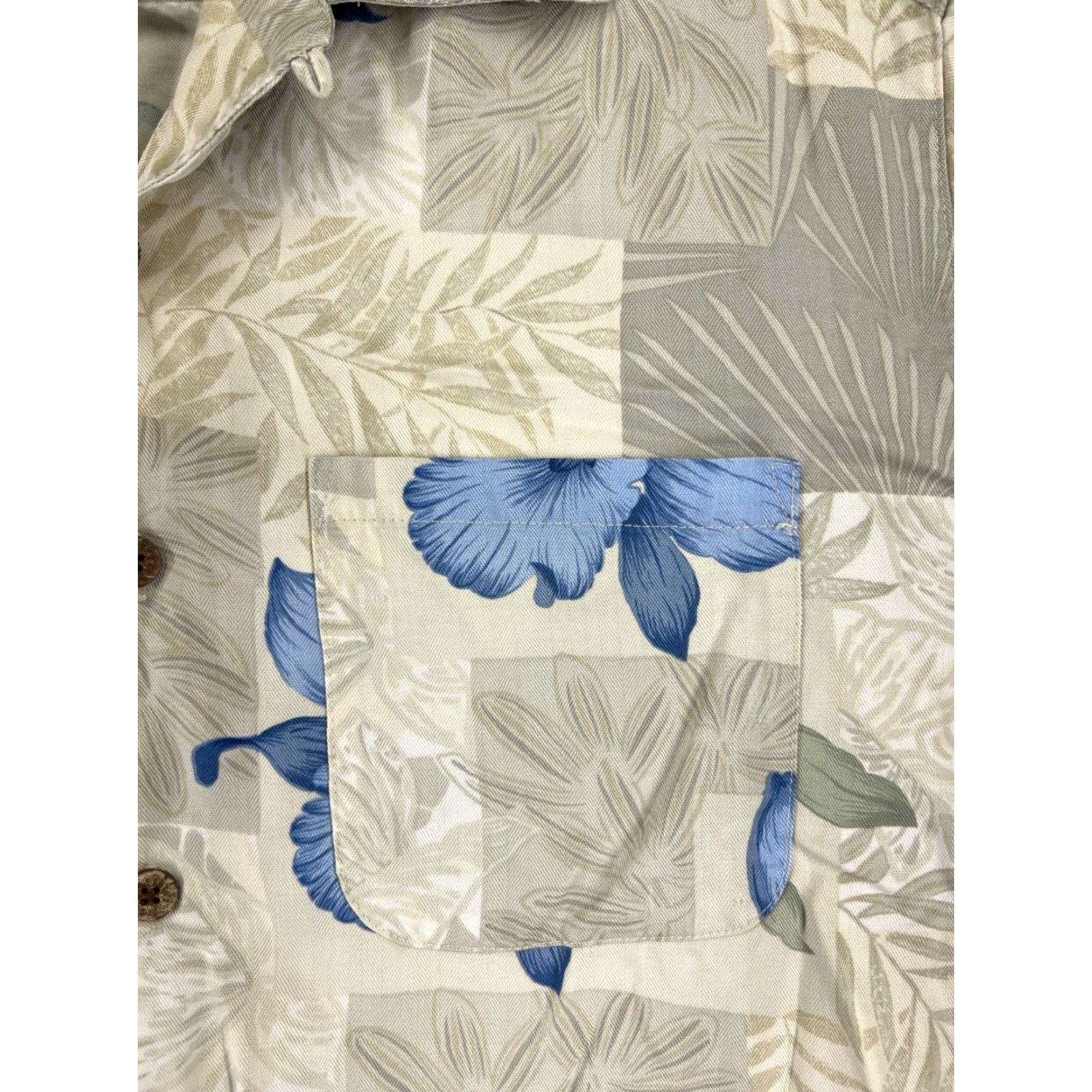 Vintage Caribbean Joe Shirt Adult Medium Beige Blue Floral Hawaiian 100% Rayon Button-Up Size US M / EU 48-50 / 2 - 6 Thumbnail