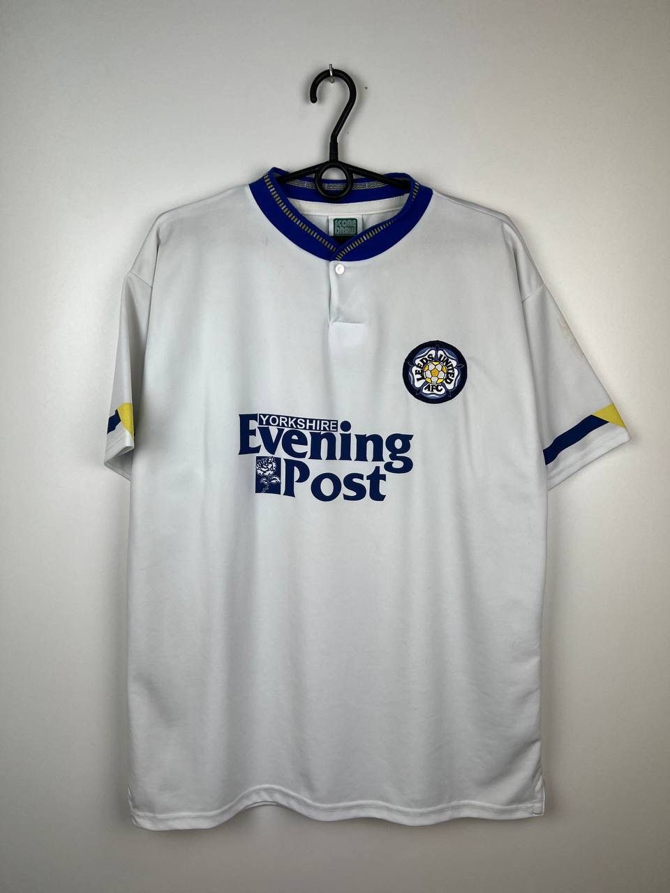 Vintage Leeds United Official Retro soccer t-shirts size L Size US L / EU 52-54 / 3 - 1 Thumbnail