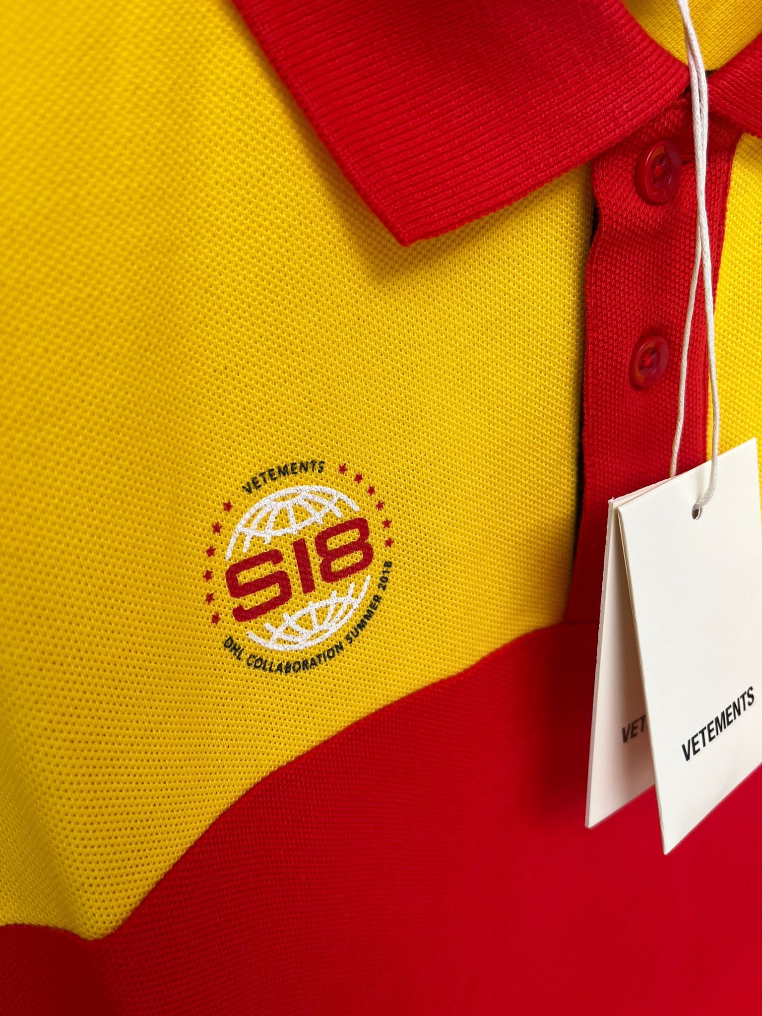 Vetements SS18 Q:2 / DHL Logo Polo in Multicolor Size US M / EU 48-50 / 2 - 10 Thumbnail