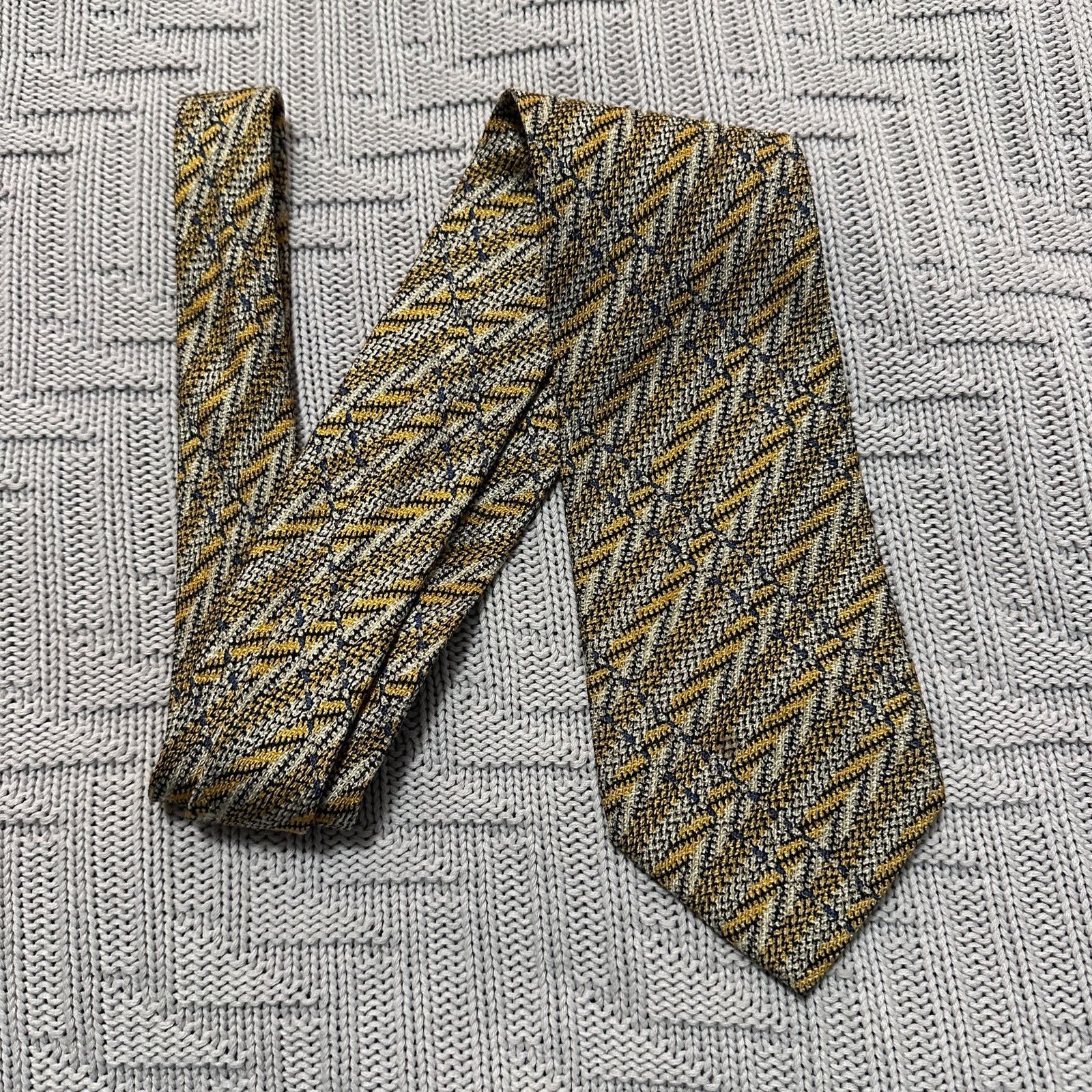 Ermenegildo Zegna Ermenegildo Zegna gold chevron striped knit silk tie Size ONE SIZE - 1 Thumbnail