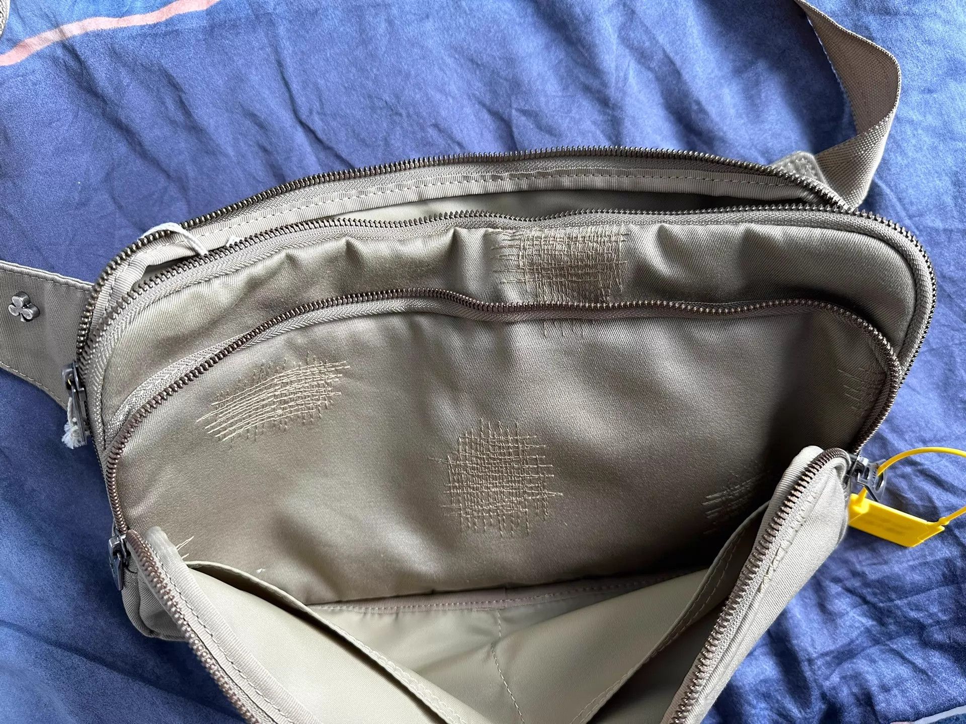 Porter Classic PORTER CLASSIC KICHIZO Khaki Poker 33×19 Crossbody Bag Size ONE SIZE - 4 Thumbnail