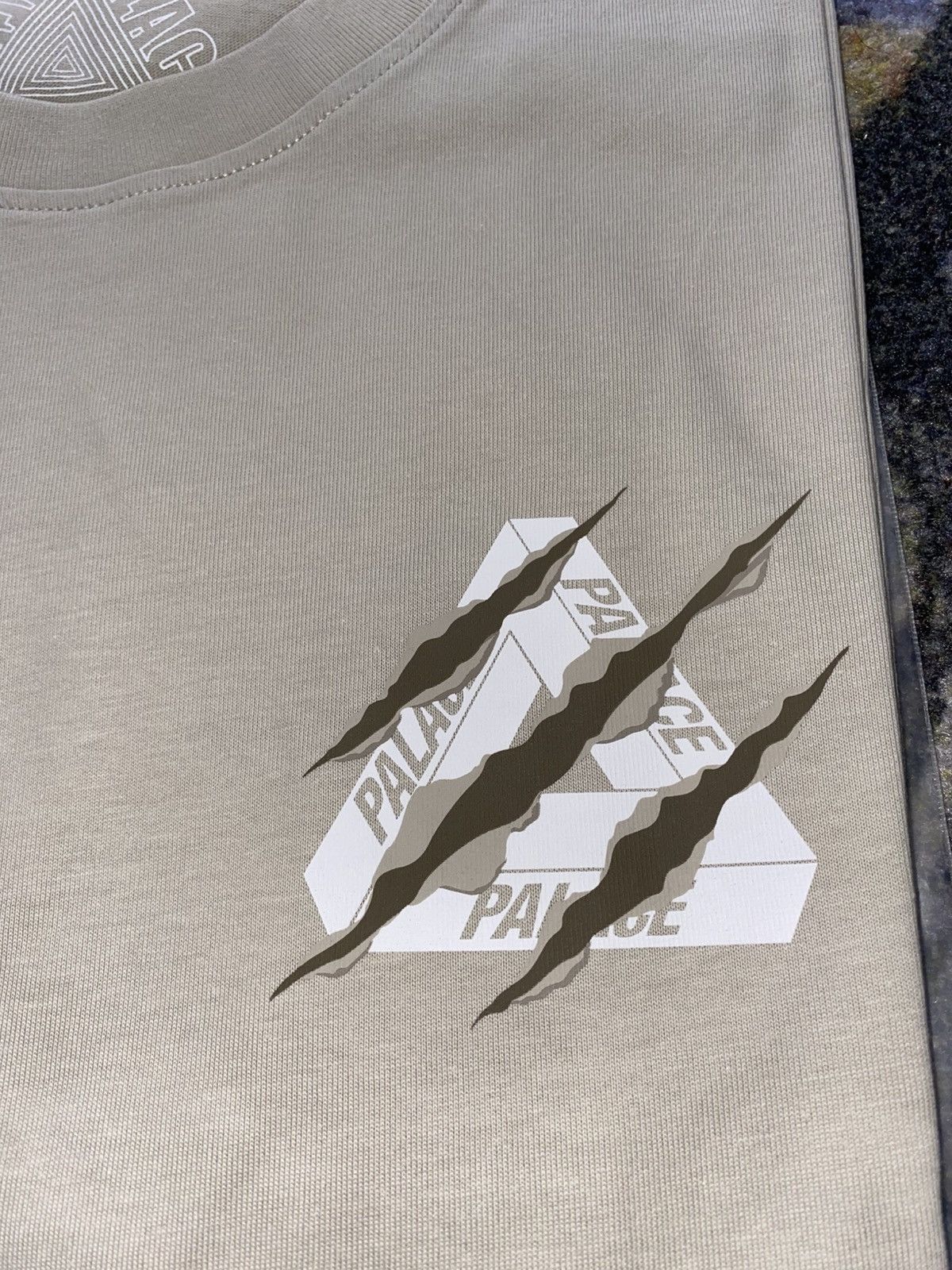 Palace Palace Ripped Tri Ferg T-Shirt Size US XL / EU 56 / 4 - 3 Thumbnail