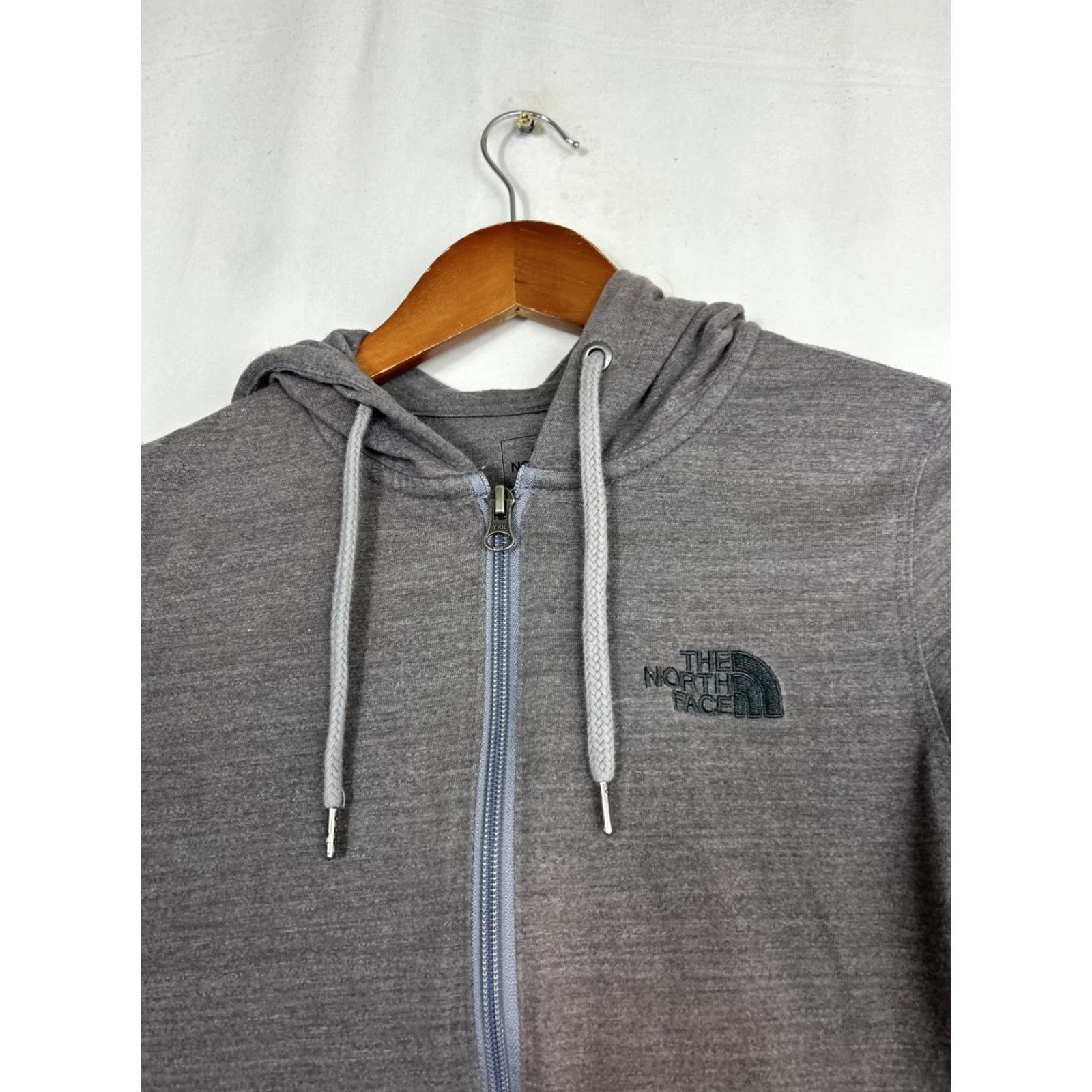 The North Face The North Face Womens XS Full Zip Lightweight Hoodie Gray Polyester Blend Hoodie Womens XS Gray 90s Activewear Mens? Size XS / US 0-2 / IT 36-38 - 4 Thumbnail