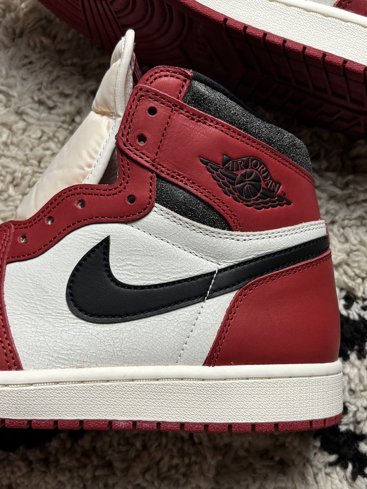 Jordan Brand Nike Air Jordan 1 Lost & Found Chicago Retro High Bulls Size US 9.5 / EU 42-43 - 4 Thumbnail