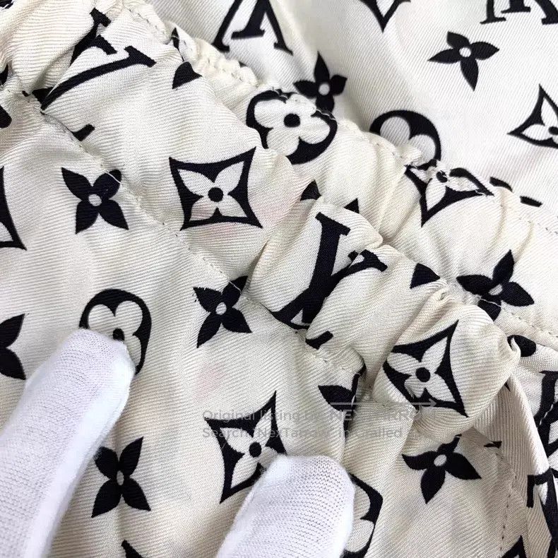 Louis Vuitton Louis Vuitton White logo presbyopic full print mulberry si Size US 36 / EU 52 - 8 Thumbnail