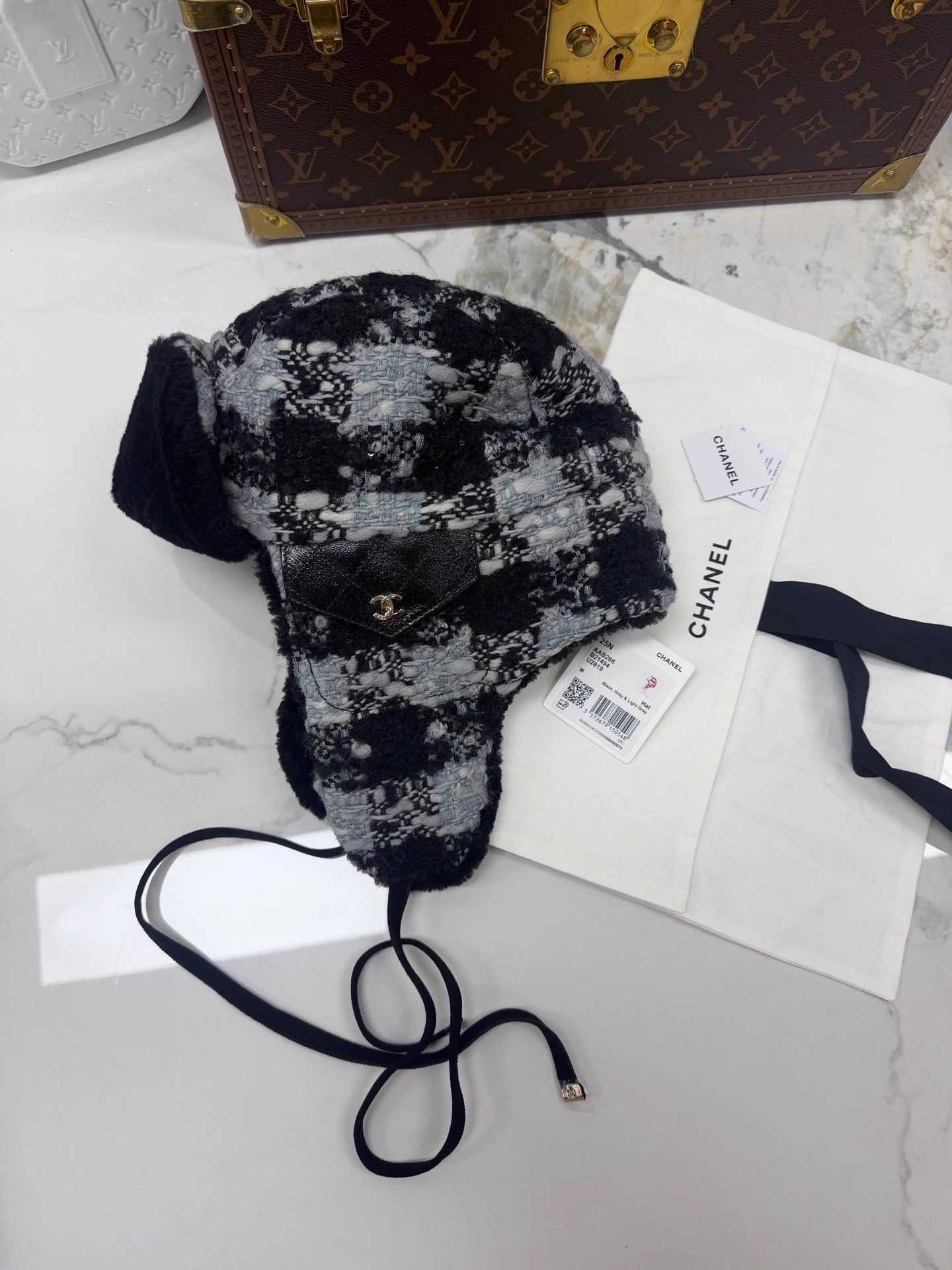 Chanel Chanel 25N Black & White Tweed Ushanka Hat M Size ONE SIZE - 4 Thumbnail