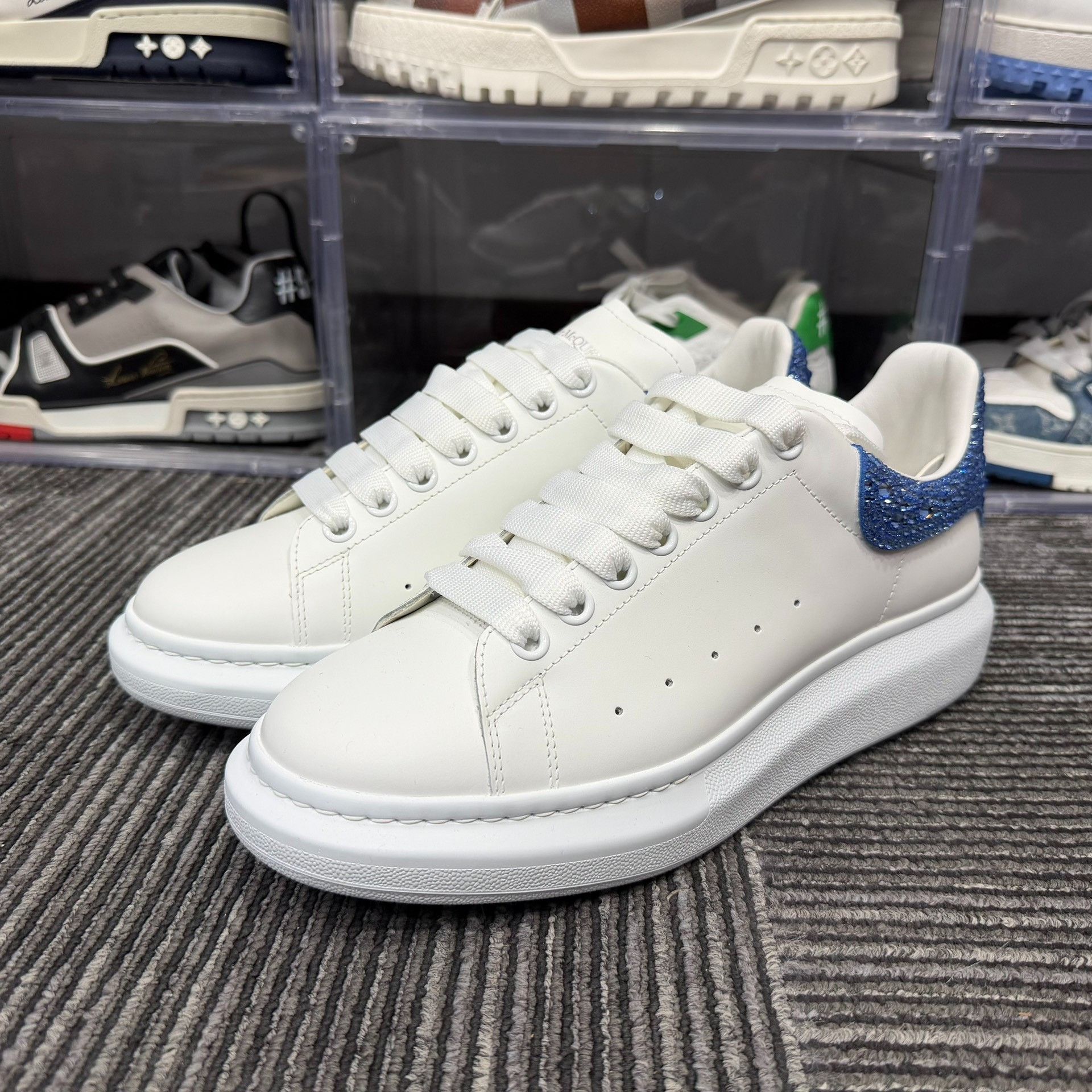 Alexander McQueen Alexander McQueen Blue Lowtop Sneakers 9 Men Size US 9 / EU 42 - 1 Thumbnail