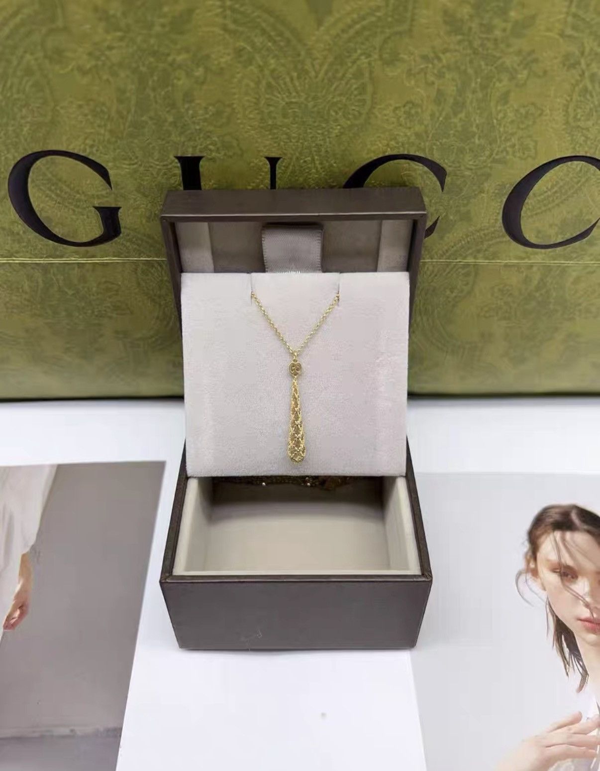 Gucci Gucci 18K gold necklace with hollow teardrop pendant J38 Size ONE SIZE - 2 Thumbnail