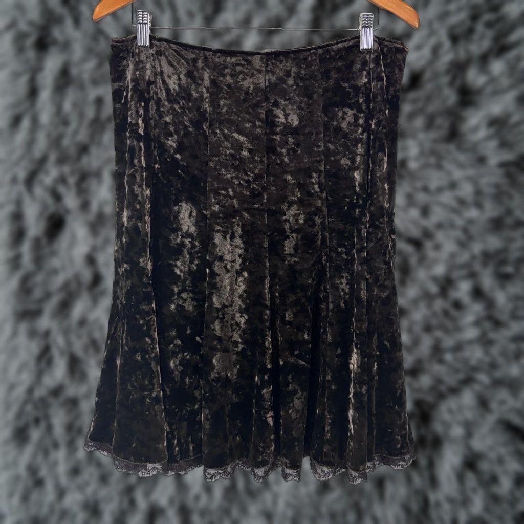 Vintage Tahari Velvet Crushed Skirt Sz 12 Women’s Brown Lace Trim Lined Whimsigoth A-Line Knee Length Fairy Garden Casual Party/Cocktail Solid Zip Velvet Size 34" / US 12 / IT 48 - 1 Thumbnail