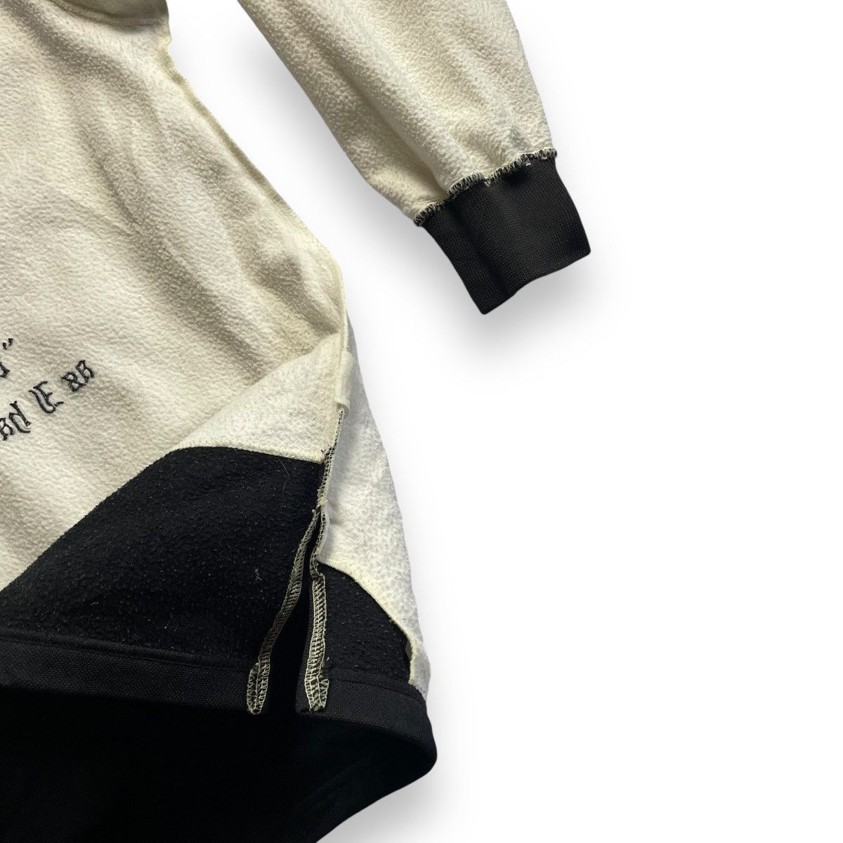If Six Was Nine 🇯🇵☠️ ARMOR WORDING CROSS 2 TONES KNITTED SWEATSHIRT Size US L / EU 52-54 / 3 - 16 Thumbnail