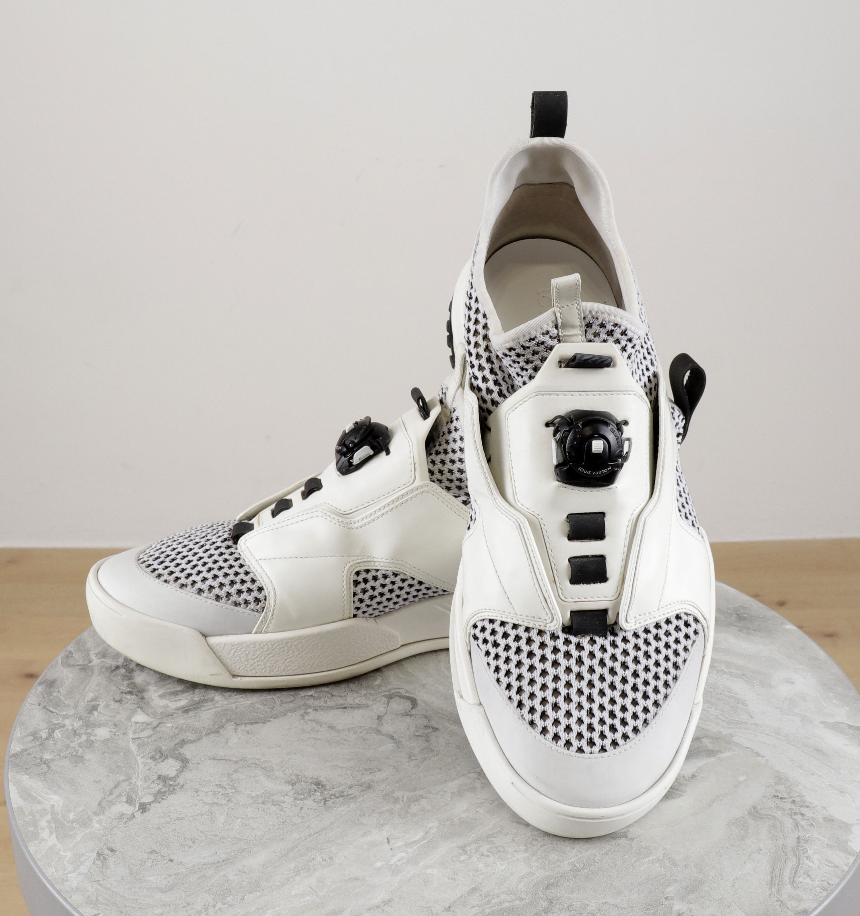 Louis Vuitton LOUIS VUITTON Mesh Leather White Black Low Sneakers Size US 10 / EU 43 - 17 Thumbnail