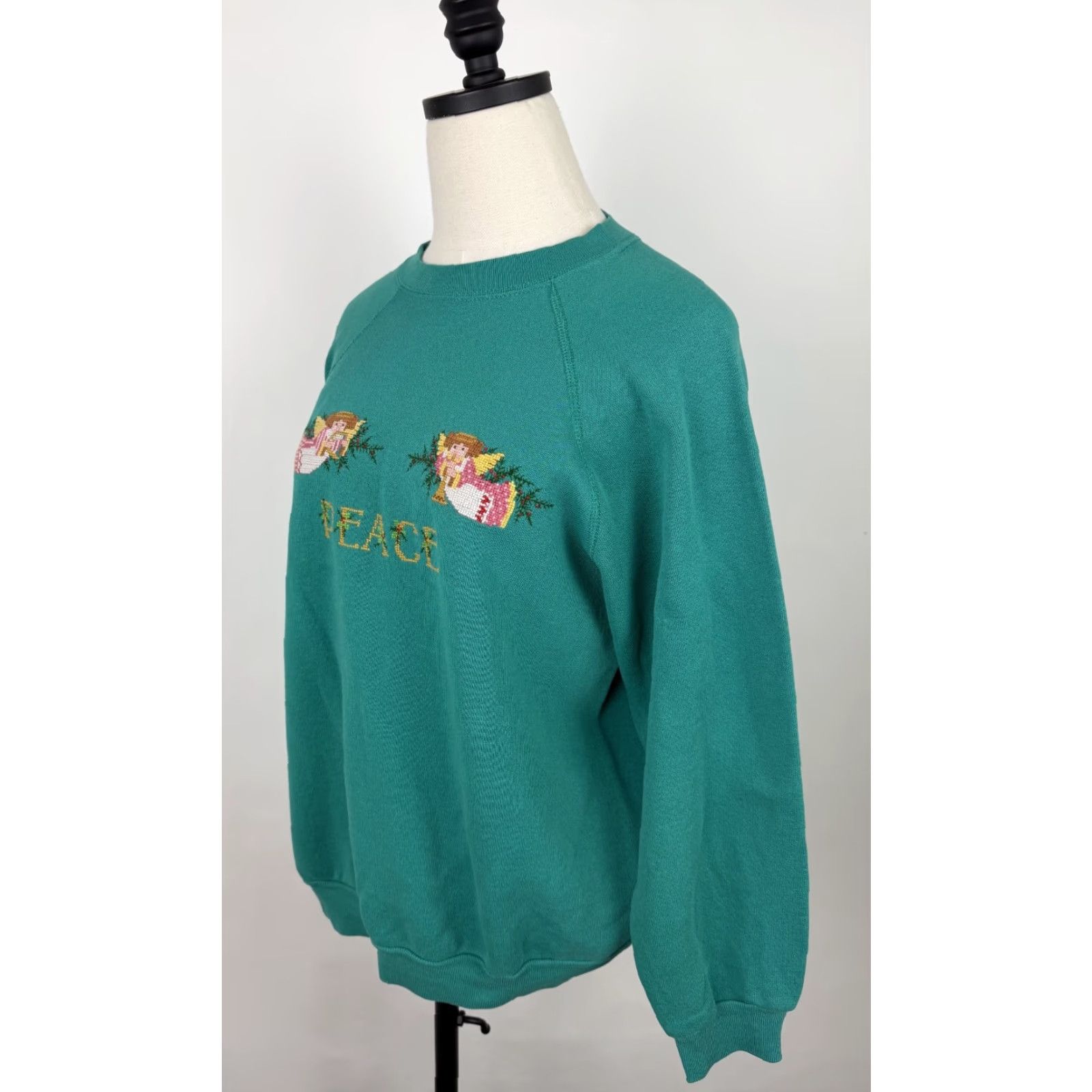 Vintage VINTAGE Christmas Sweatshirt Womens XL Needlepoint Embroidered Angels Peace Mom Green 80s 90s Christmas Grunge Retro Pullover Crew Neck Size XL / US 12-14 / IT 48-50 - 4 Thumbnail