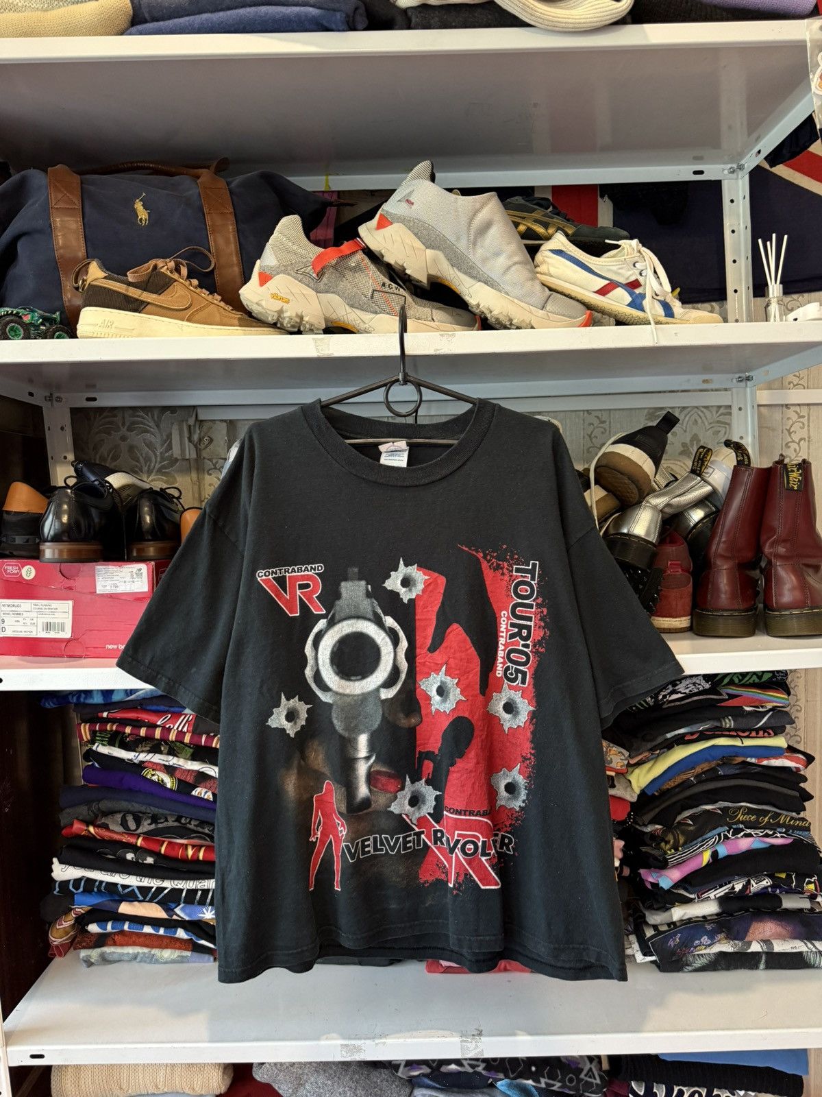 Band Tees Vintage Contraband Velvet Revolver Tour’05 T Shirt Size US XL / EU 56 / 4 - 11 Thumbnail