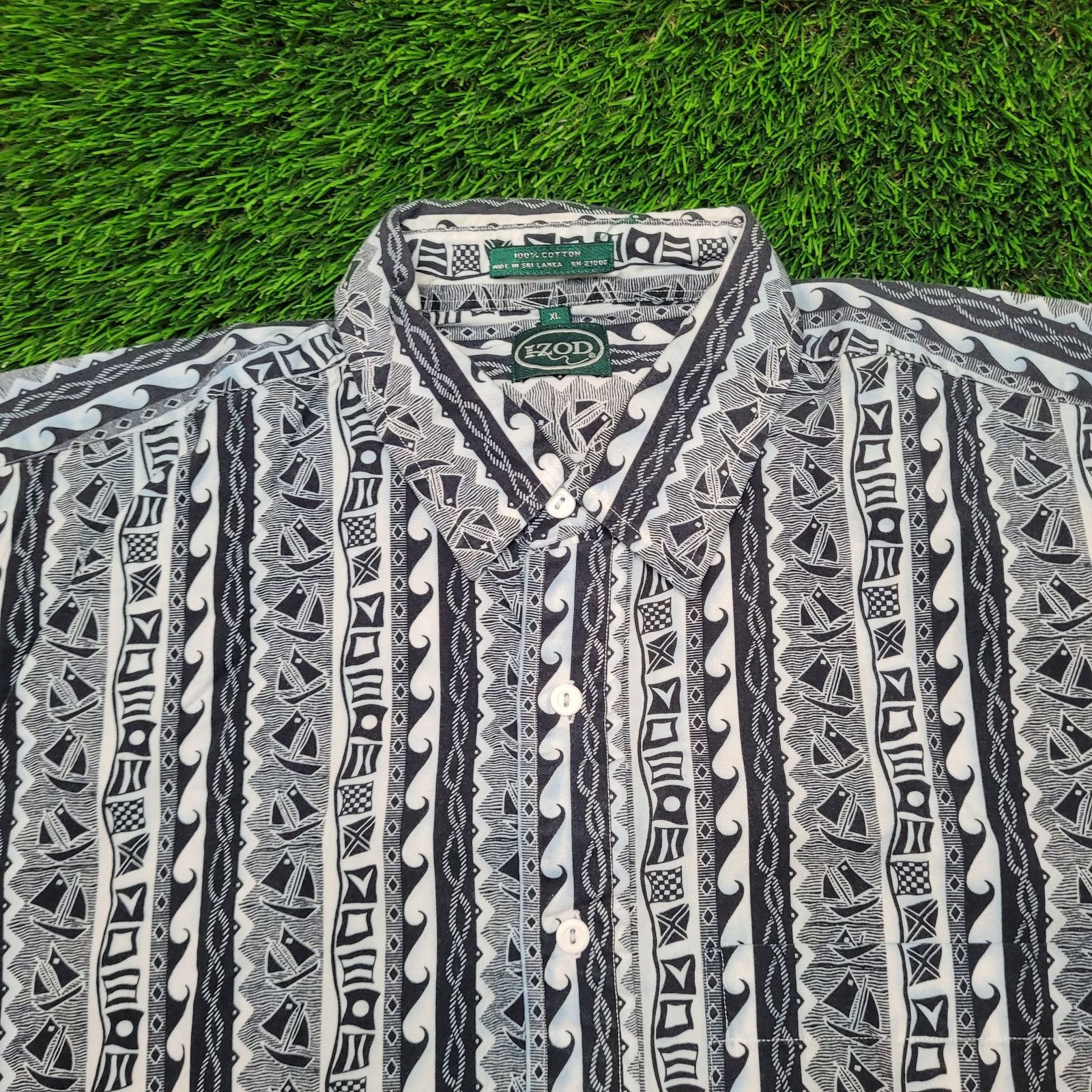 Izod VTG 90s Izod AOP Geometric Shirt XL Black White Boxy Baggy Size US XL / EU 56 / 4 - 2 Thumbnail