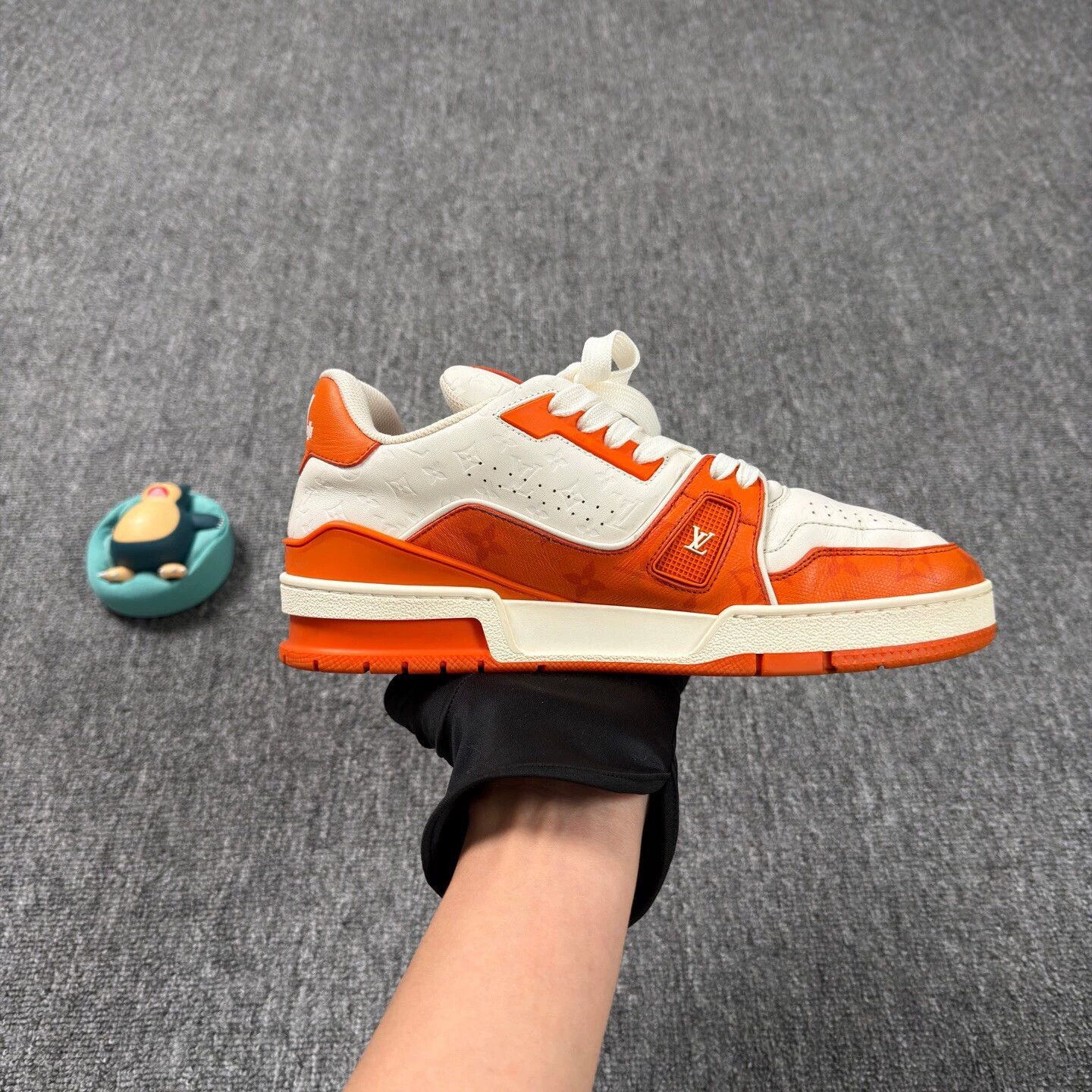 Louis Vuitton LV Trainer White Orange Embossed AOP 9/10 40 Size US 7 / EU 40 - 8 Thumbnail