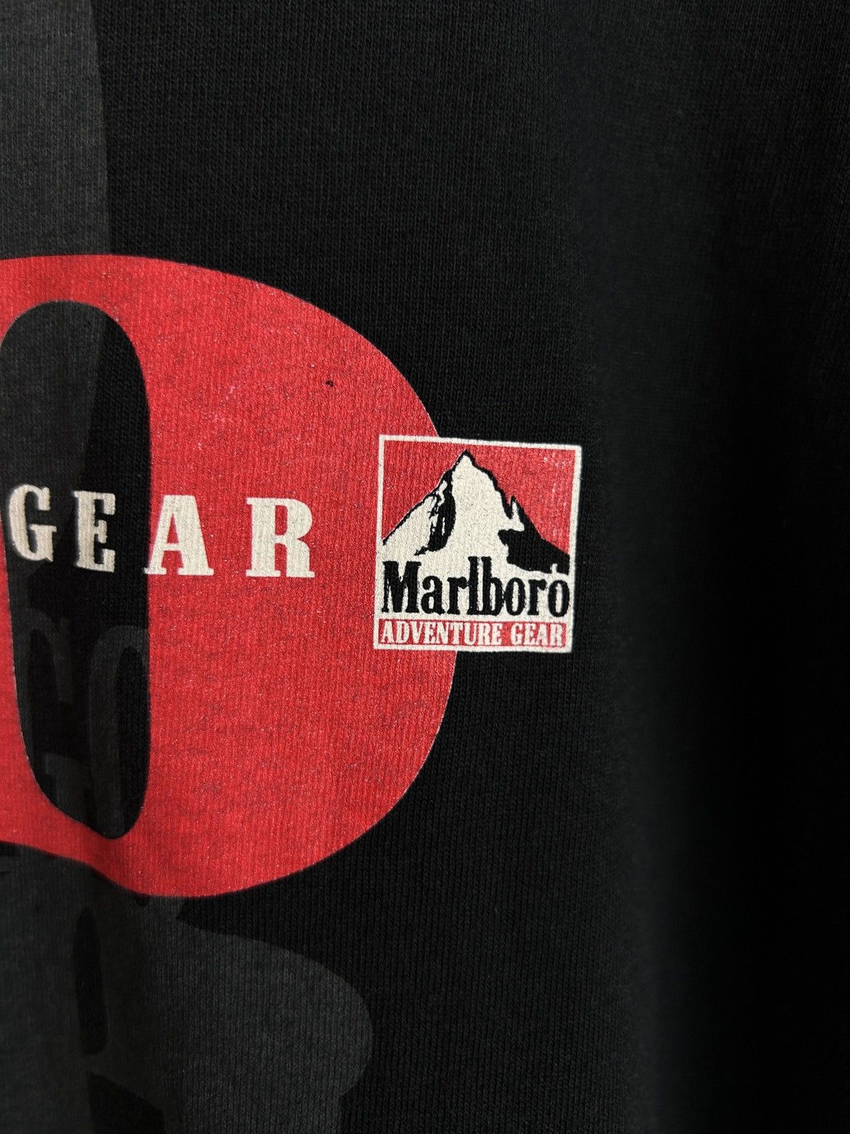 Marlboro 90s Vintage Marlboro Adventure Gear Go With The Gear T-Shirt Size US XL / EU 56 / 4 - 3 Thumbnail
