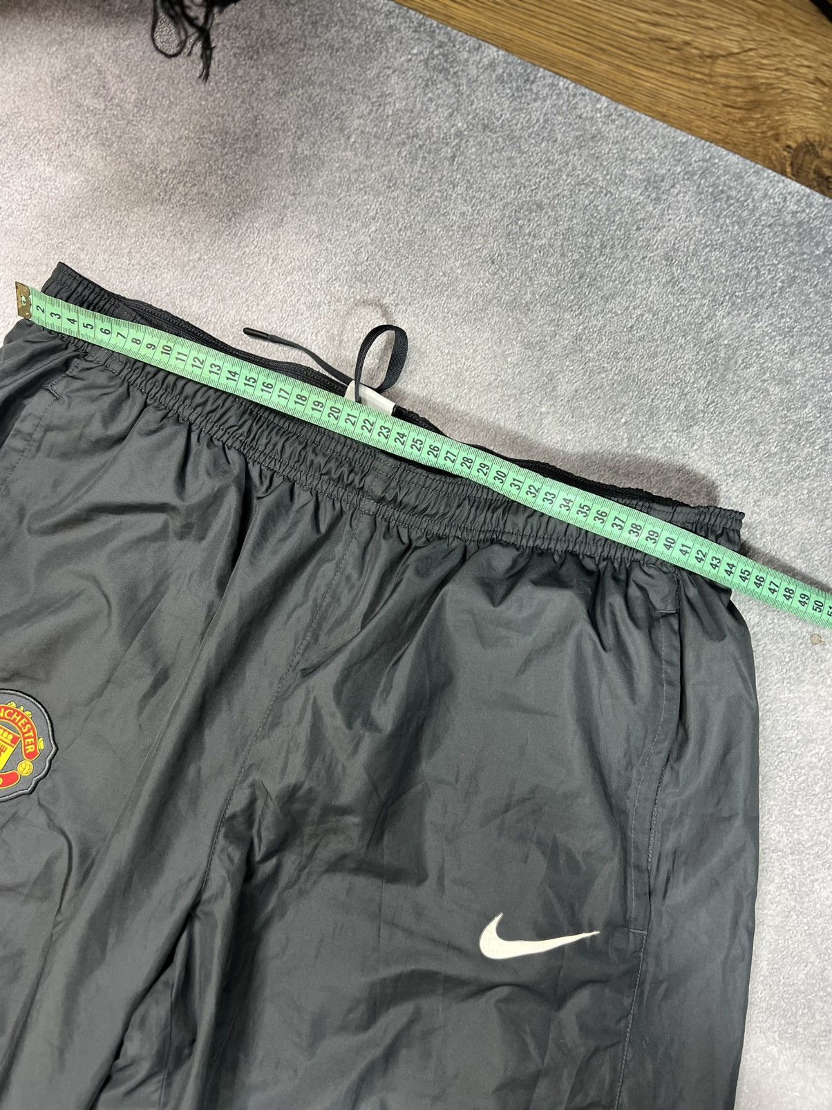 Nike 🖤 OOs Nike Vintage Manchester United Nylon Baggy Drill Pants Size US 36 / EU 52 - 10 Thumbnail