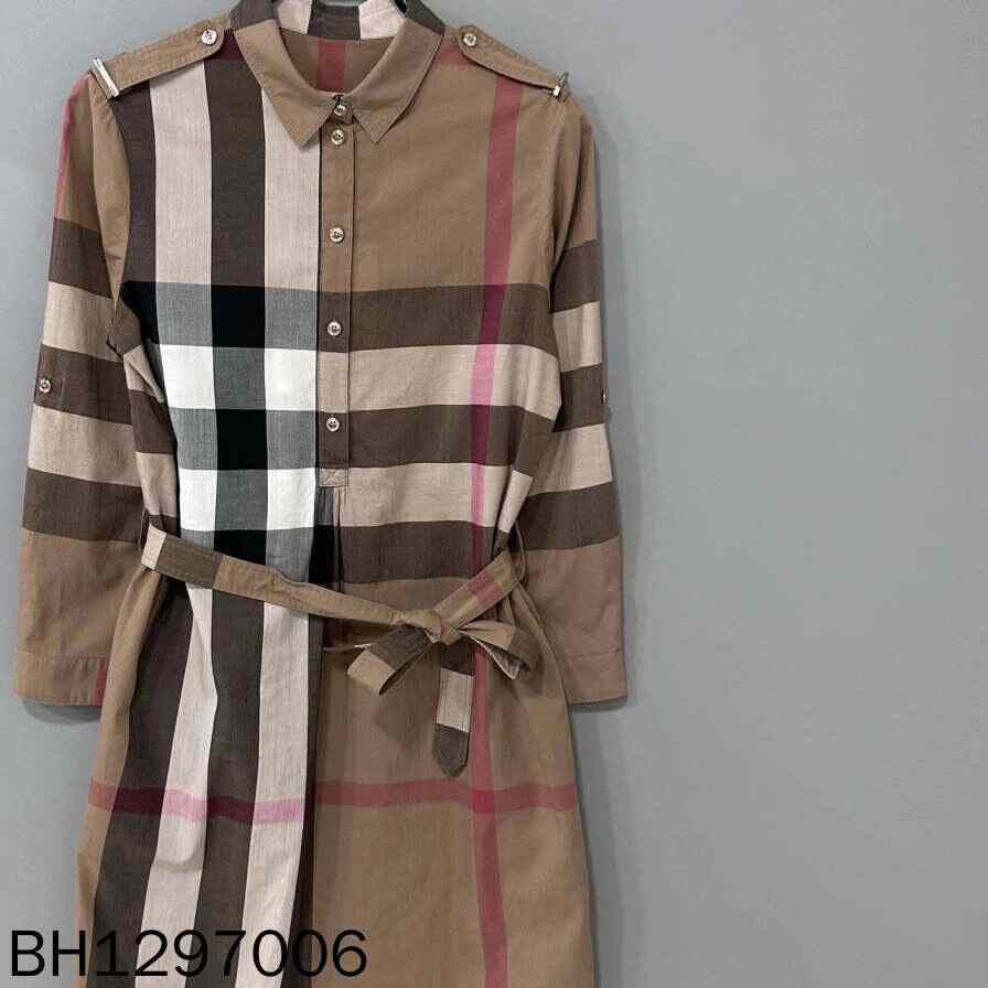Burberry Burberry Plaid T-Shirt XS Women Size XS / US 0-2 / IT 36-38 - 1 Thumbnail