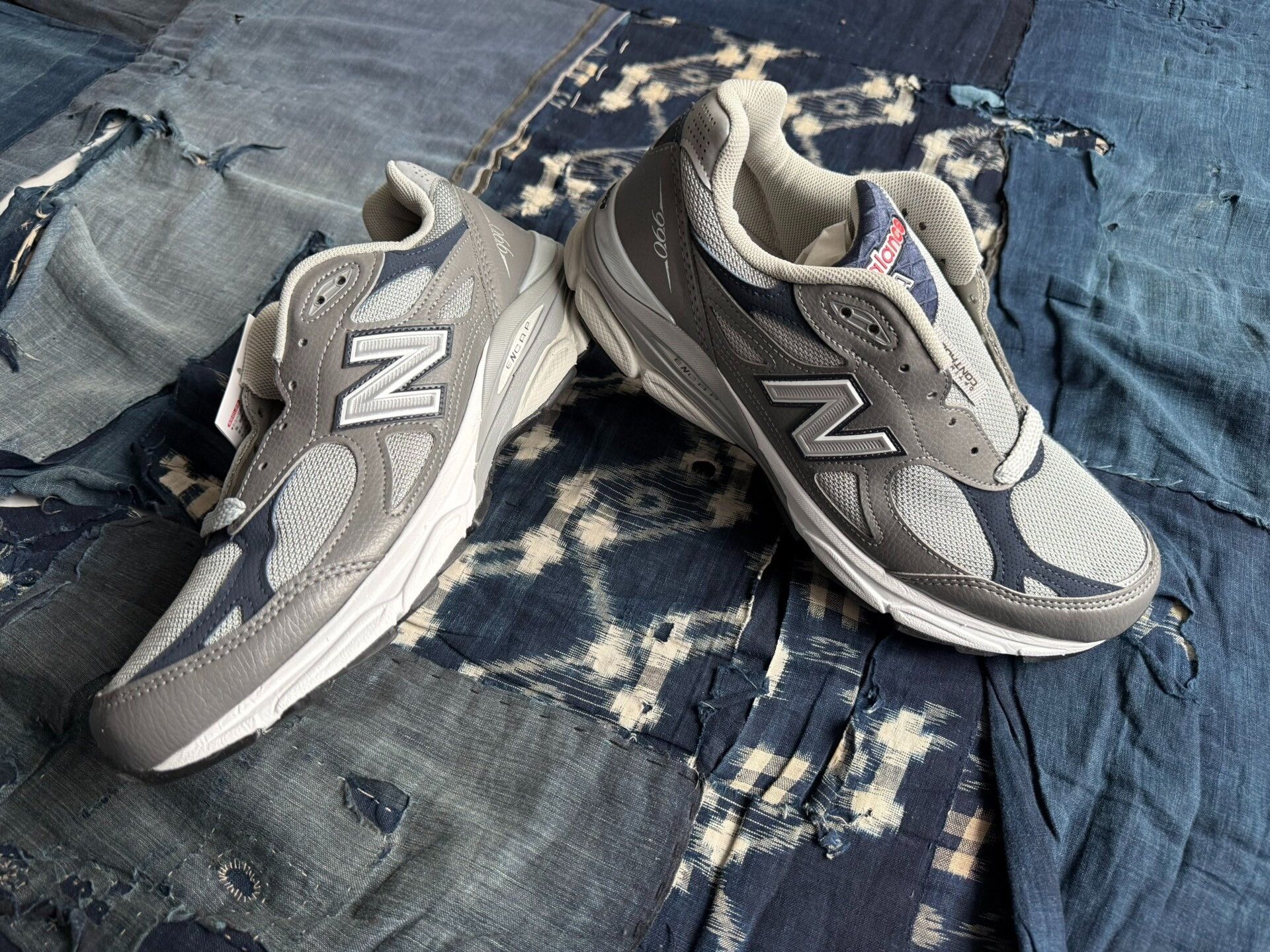 New Balance Balance Men's M990GJ3 Running Shoes Size US 5 / EU 37 - 2 Thumbnail