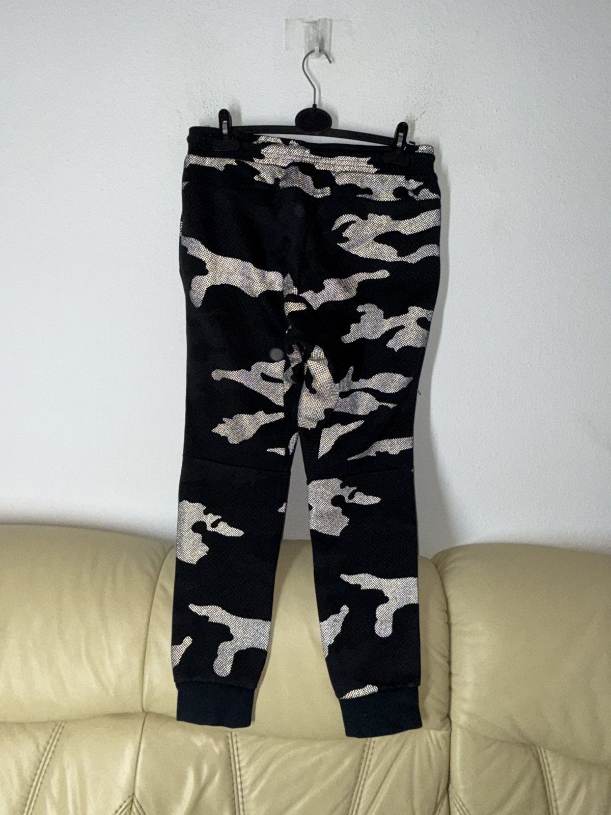 Nike Nike tech fleece Camo Reflective Track pants joggers Size US 32 / EU 48 - 8 Thumbnail