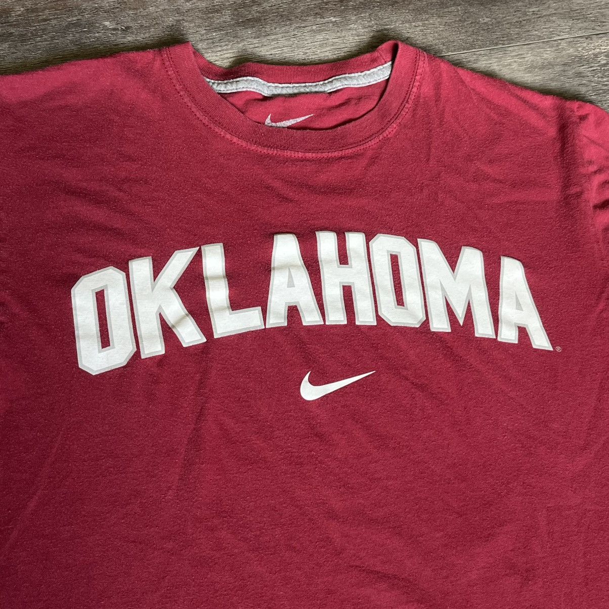 Nike Vintage 2000s Nike Oklahoma Sooners Center Swoosh Logo Tee Size US M / EU 48-50 / 2 - 1 Thumbnail
