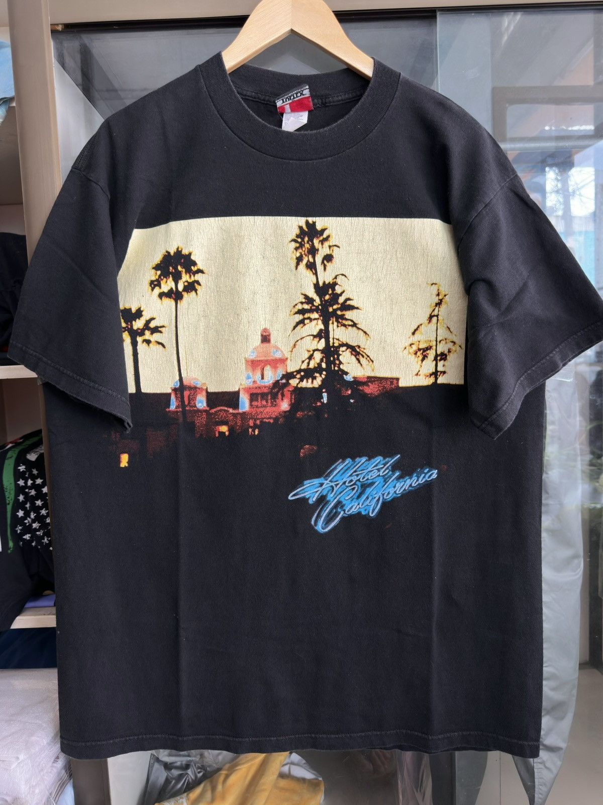 Band Tees Vintage 1994 The Eagles Hotel California Giant T Shirt Size US XL / EU 56 / 4 - 1 Thumbnail