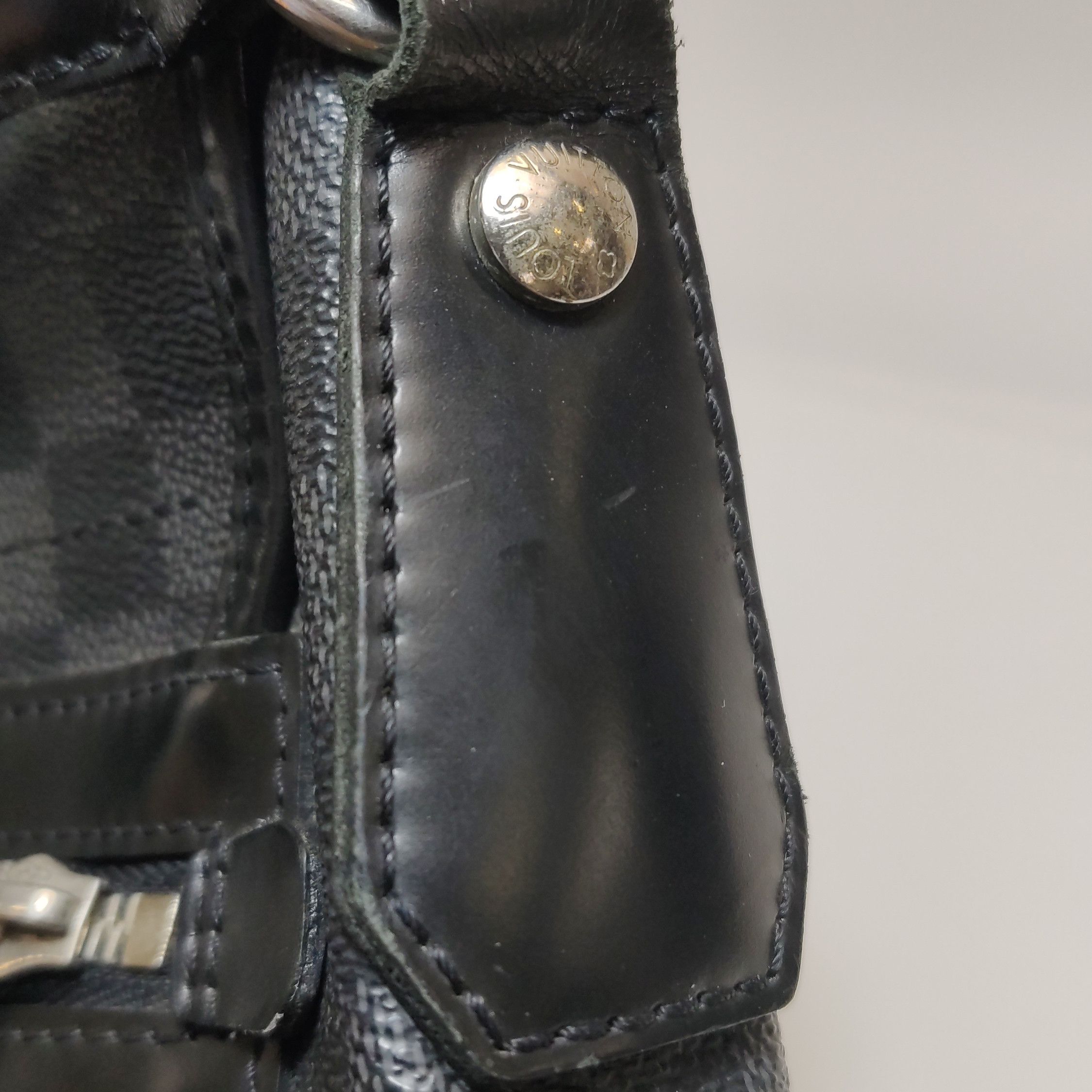 Louis Vuitton Louis Vuitton (LV) District leather checkerboard flap messe Size ONE SIZE - 5 Thumbnail
