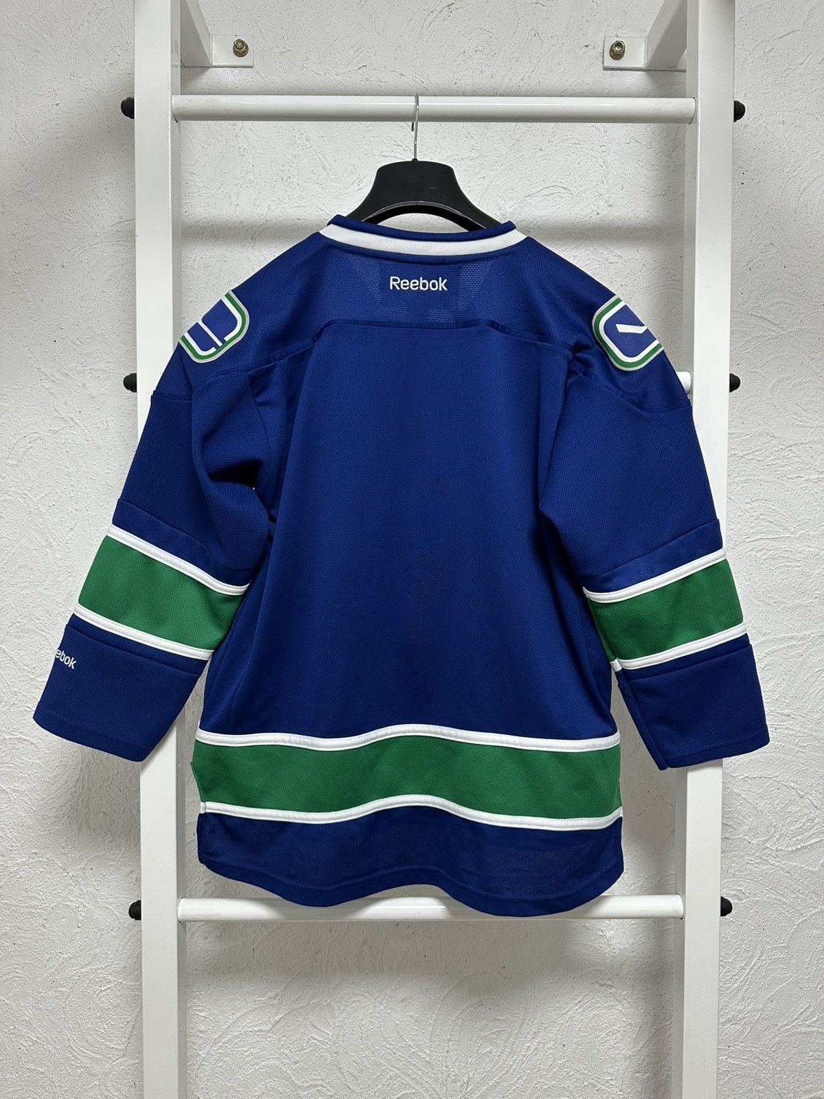 Reebok Vancouver Canucks Reebok Youth XL Hockey Jersey Size US S / EU 44-46 / 1 - 3 Thumbnail