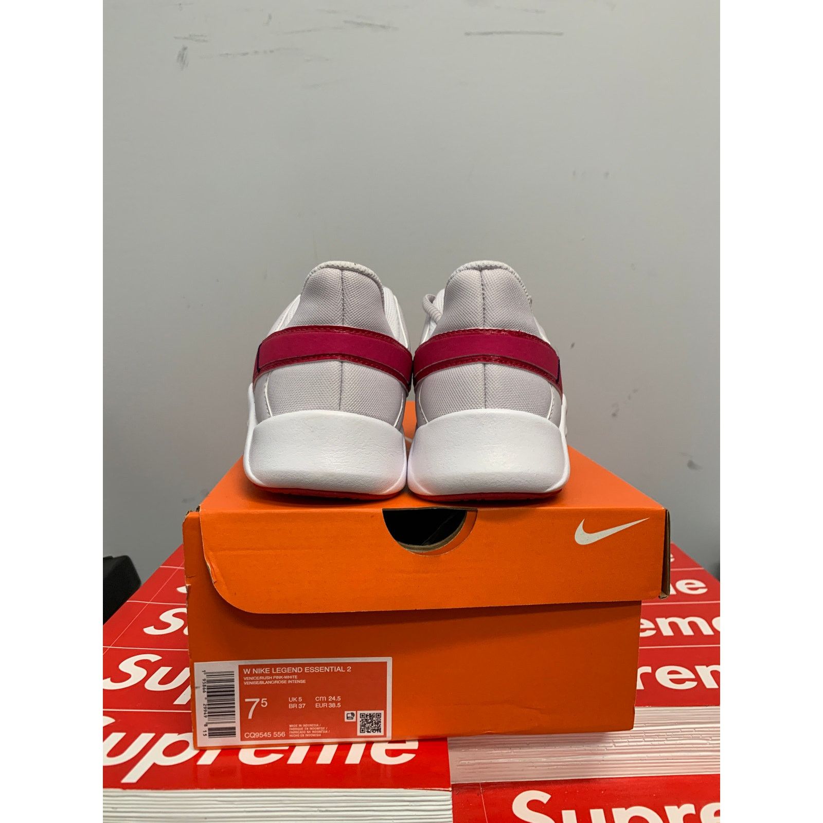 Nike Nike Legend Essential 2 Womens Training Shoes Size 7.5 Size US 7.5 / IT 37.5 - 3 Thumbnail