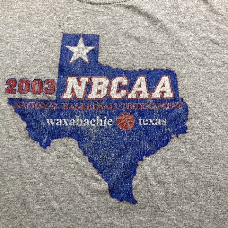 Gildan × NCAA VTG NBCAA 2003 Tournament Waxahachie Texas T Shirt Size US XXL / EU 58 / 5 - 2 Thumbnail