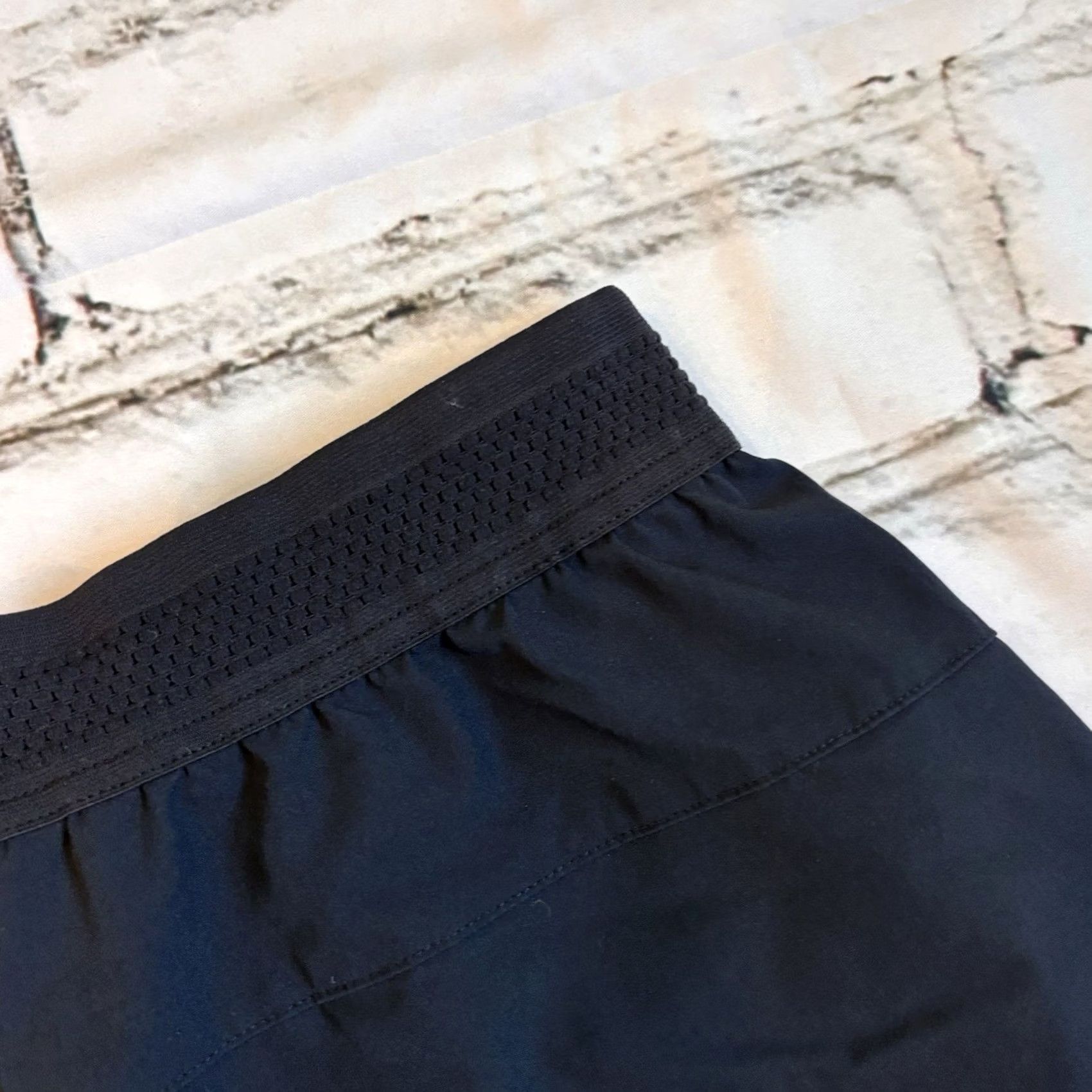 Fabletics Fabletics The Fundamental Shorts Athletic Men's 7" Black Unlined Gray Polyester Spandex Pockets Drawstring Regular M Size US 33 - 8 Thumbnail