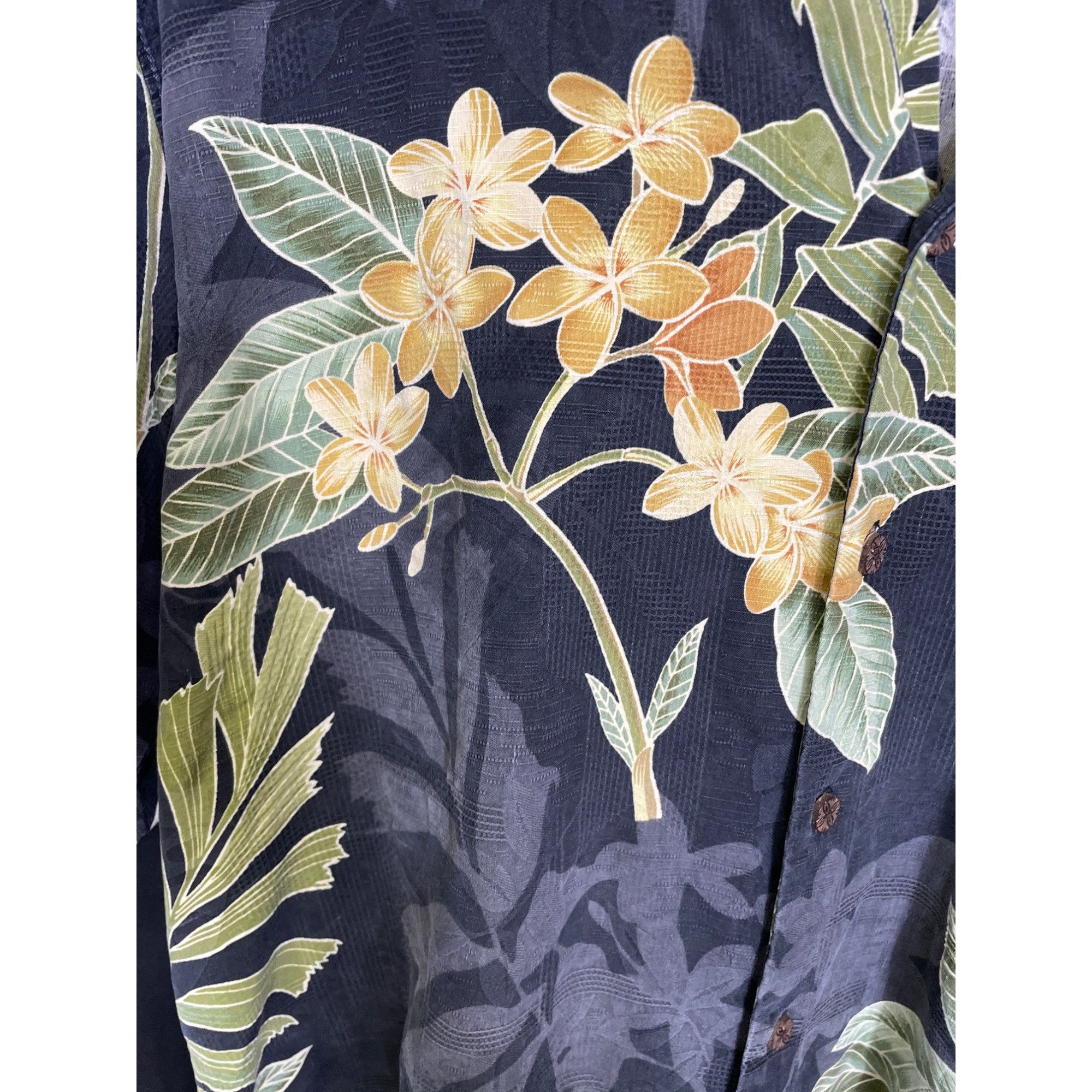 Tommy Bahama Tommy Bahama mens Gray/Green Floral Silk Button-Up Shirt Siz Size US L / EU 52-54 / 3 - 3 Thumbnail