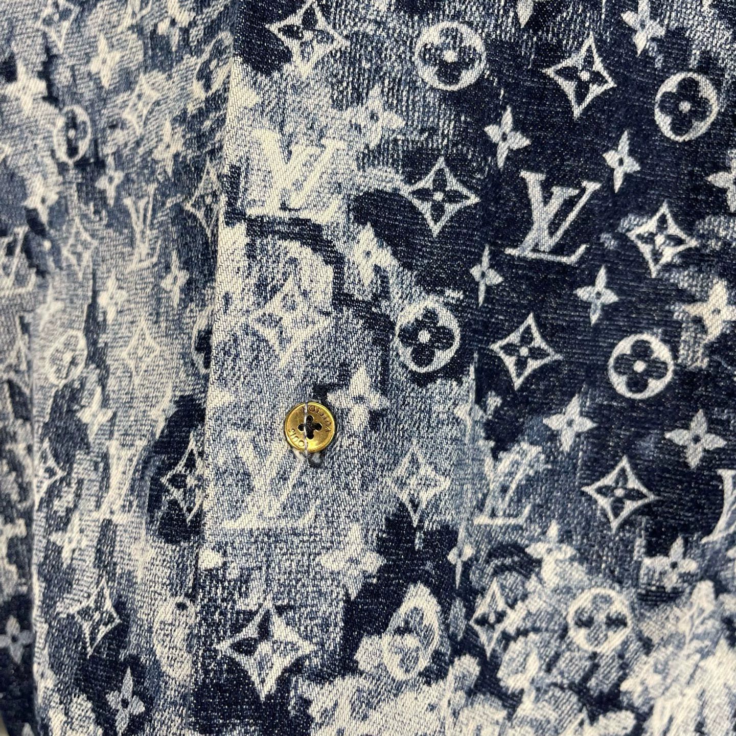 Louis Vuitton LV Tapestry All-Over Print Denim Short-Sleeve Shirt Size US XL / EU 56 / 4 - 4 Thumbnail
