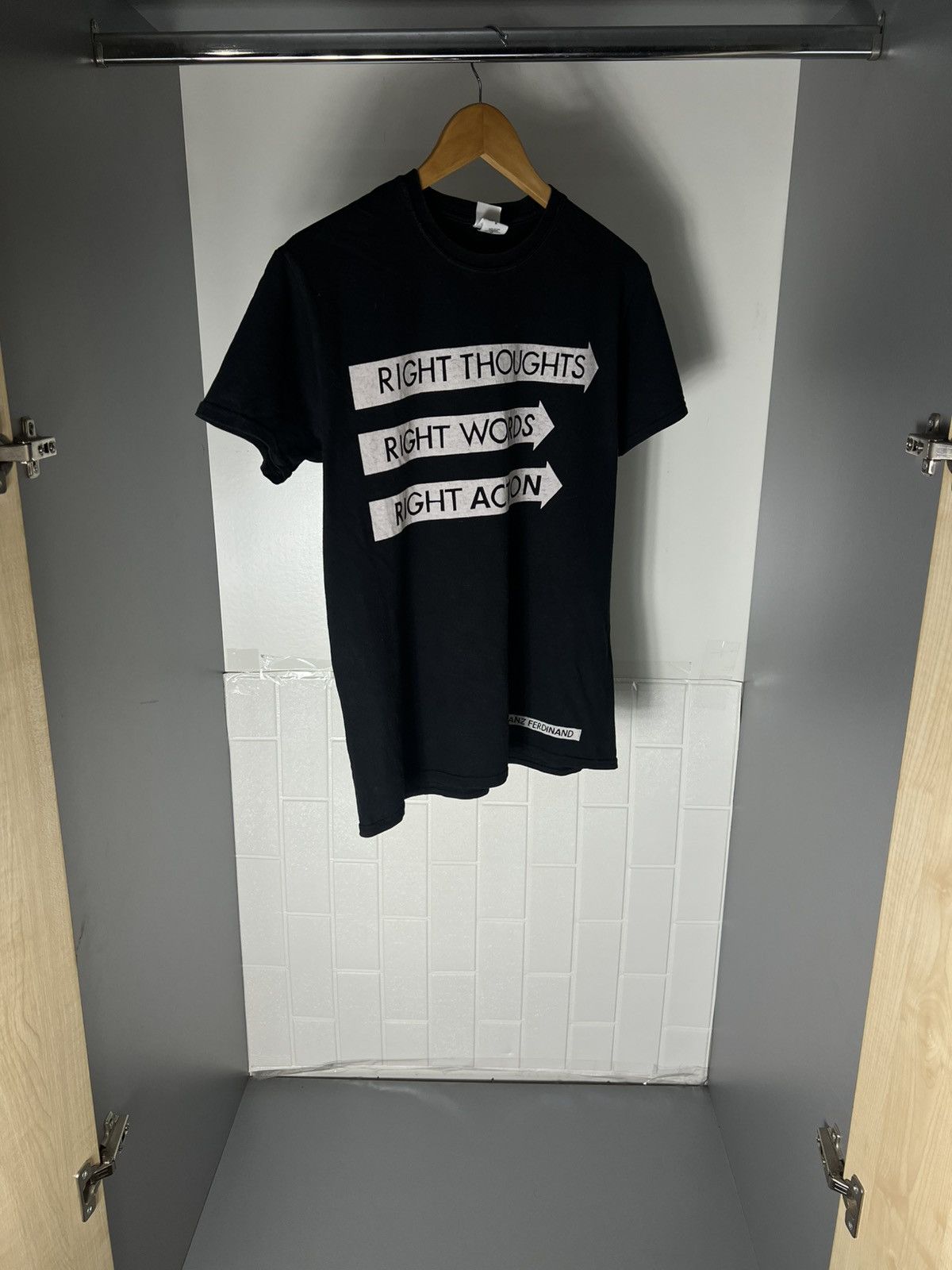 Band Tees VINTAGE FRANZ FERDINAND EUROPEAN TOUR ROCK T-SHIRT Y2K 90s Size US M / EU 48-50 / 2 - 3 Thumbnail