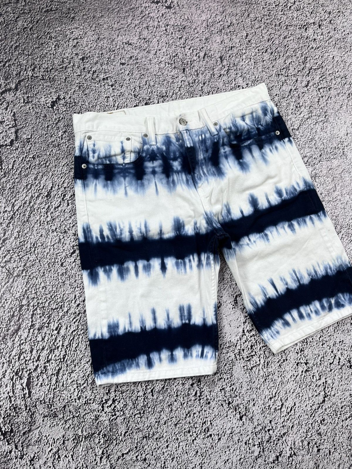 Levi's Vintage Y2K white tab Levi’s 508 Tye die jeans shorts Size US 32 / EU 48 - 2 Thumbnail