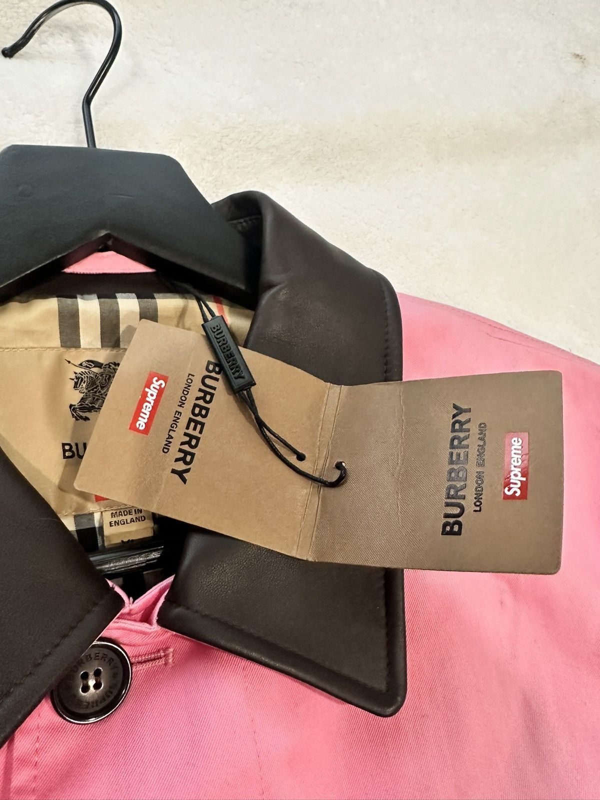 Burberry × Supreme Supreme X Burberry, pink trenchcoat size XL brand new Size US XL / EU 56 / 4 - 10 Thumbnail