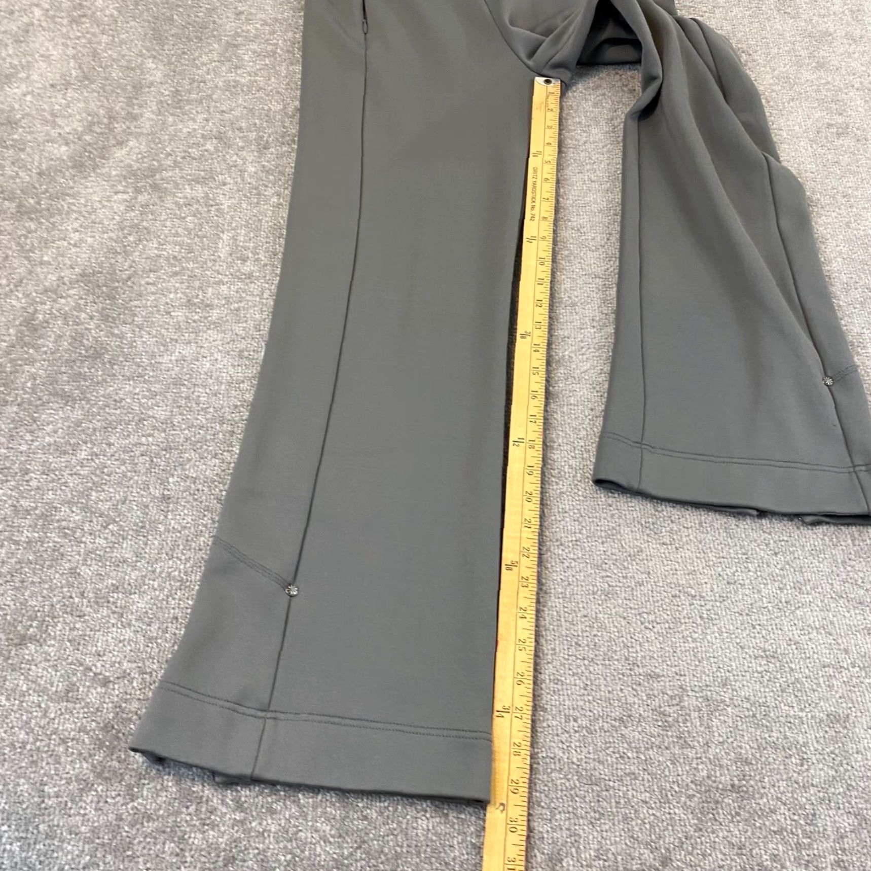 Athleta Athleta Pants Women Medium Gray Athleisure Workout Flare Baggy Stretch Sweatpant Size 32" / US 10 / IT 46 - 4 Thumbnail