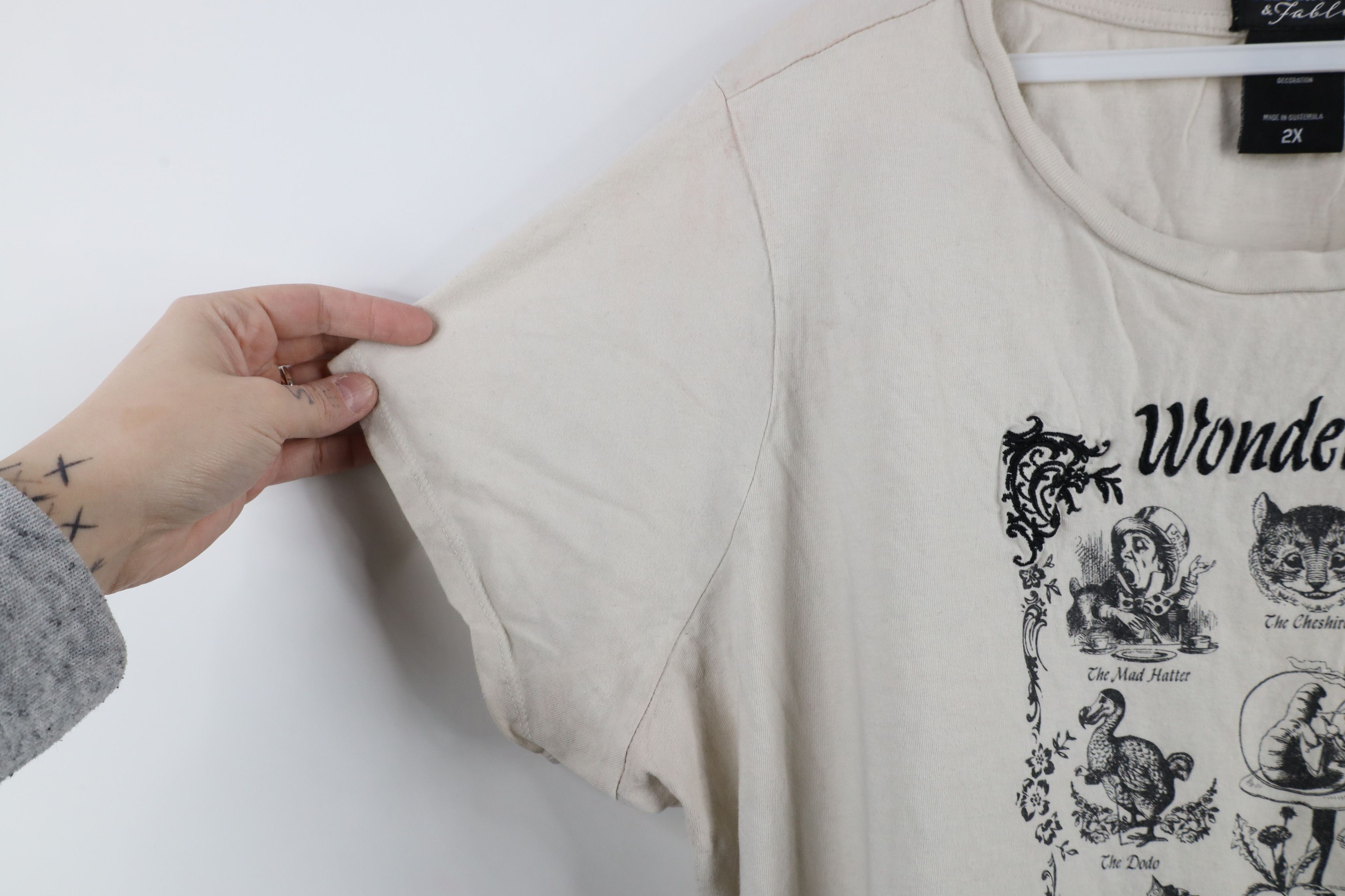 Vintage Thorn and Fable Cropped Alice In Wonderland T-Shirt Beige Size XXL / US 16-18 / IT 52-54 - 7 Thumbnail