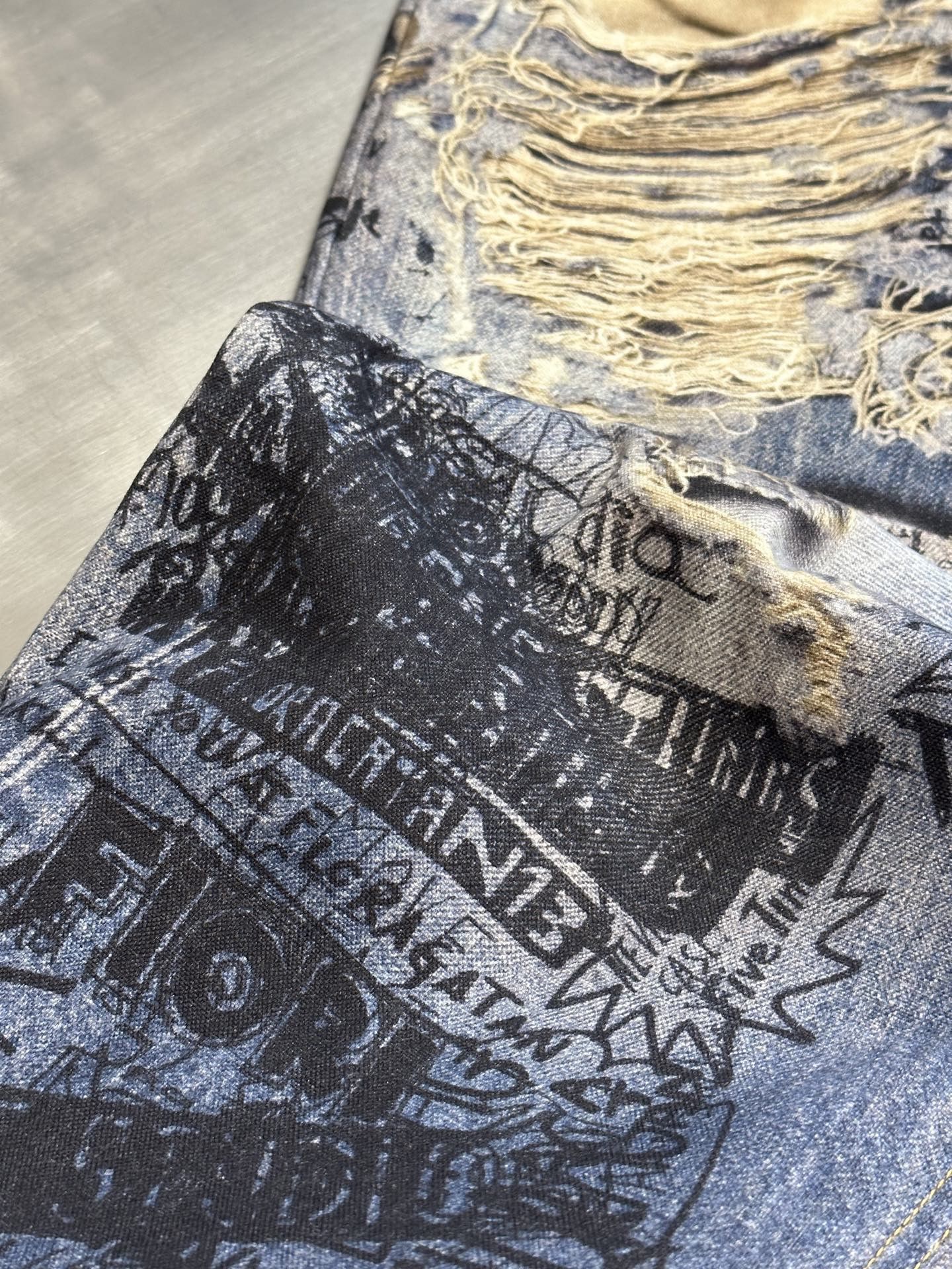 Dolce & Gabbana × Vintage Micro horn trendy jeans, light luxury jeans Size US 36 / EU 52 - 6 Thumbnail