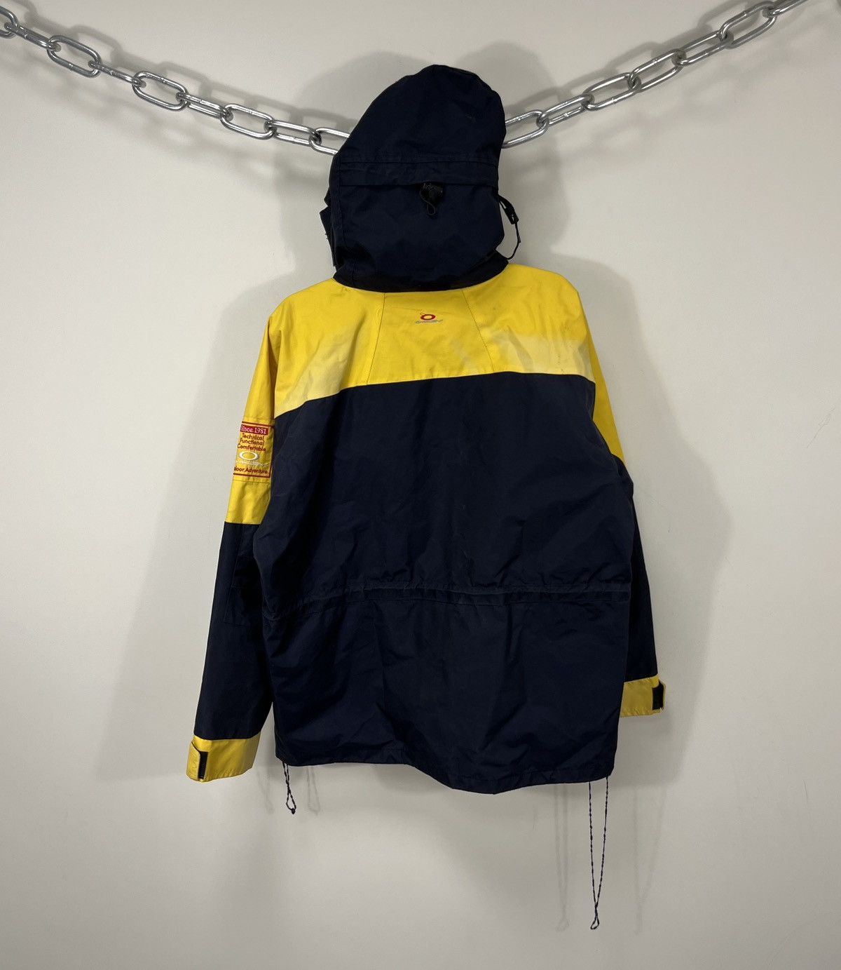 Oakley Vintage Oakley 90s Tech Hooded Outdoor Windbreaker Jacket Size US M / EU 48-50 / 2 - 21 Thumbnail