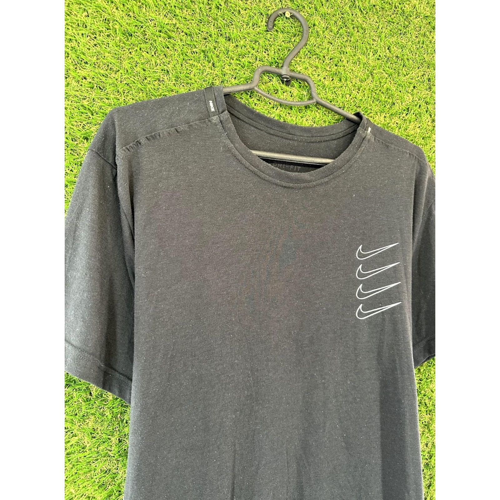 Nike NIKE T-SHIRT Casual Short Sleeve Mens XL Black Original Swoosh Jersey 2020 Size US XL / EU 56 / 4 - 3 Thumbnail