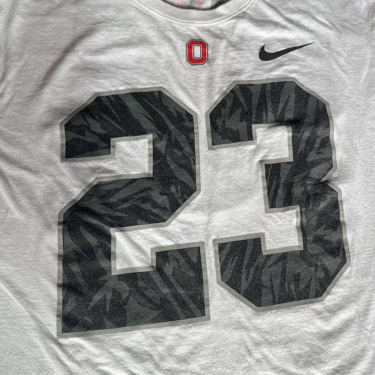 Nike Nike Lebron James Ohio State Buckeyes Jersey Logo T Shirt 23 Size US XL / EU 56 / 4 - 5 Thumbnail