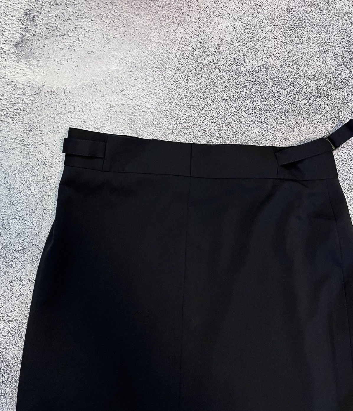Gucci Gucci Wool Skirt Black Midi Italy Size 42 Side Buckles Slit Size 28" / US 6 / IT 42 - 21 Thumbnail