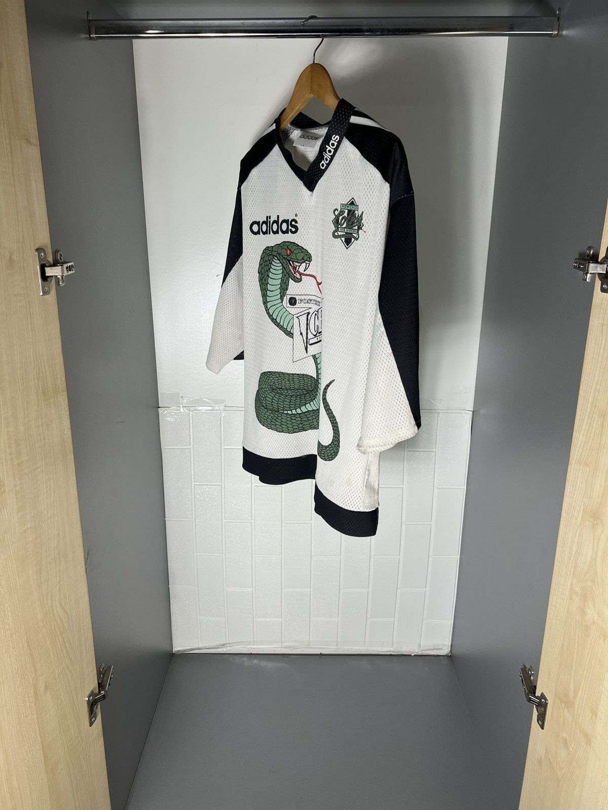 Adidas VINTAGE ADIDAS NEW CASTLE UNITED HOCKEY RETRO JERSEY Y2K 90s Size US S / EU 44-46 / 1 - 8 Thumbnail