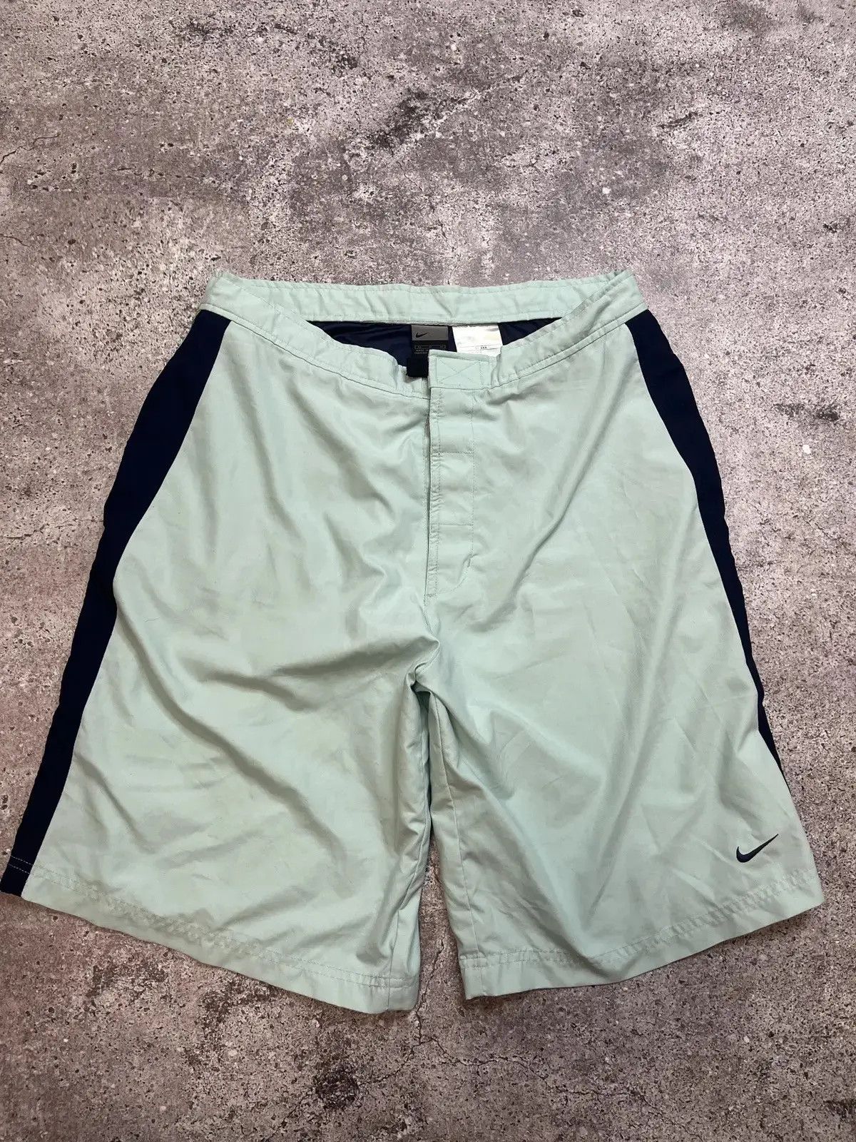 Nike Vintage Nike Medium Shorts Size US 31 - 1 Thumbnail