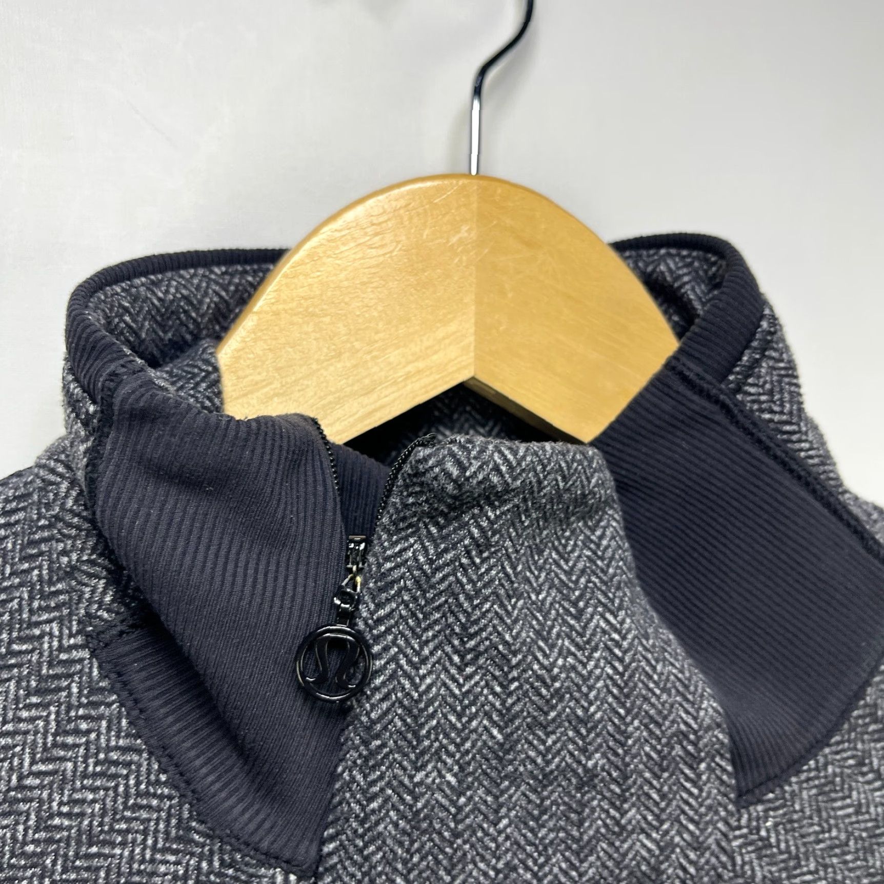 Lululemon Lululemon Base Runner 1/2 Zip Jacket Women US 9 Black Herringbone Nylon Size ONE SIZE - 3 Thumbnail