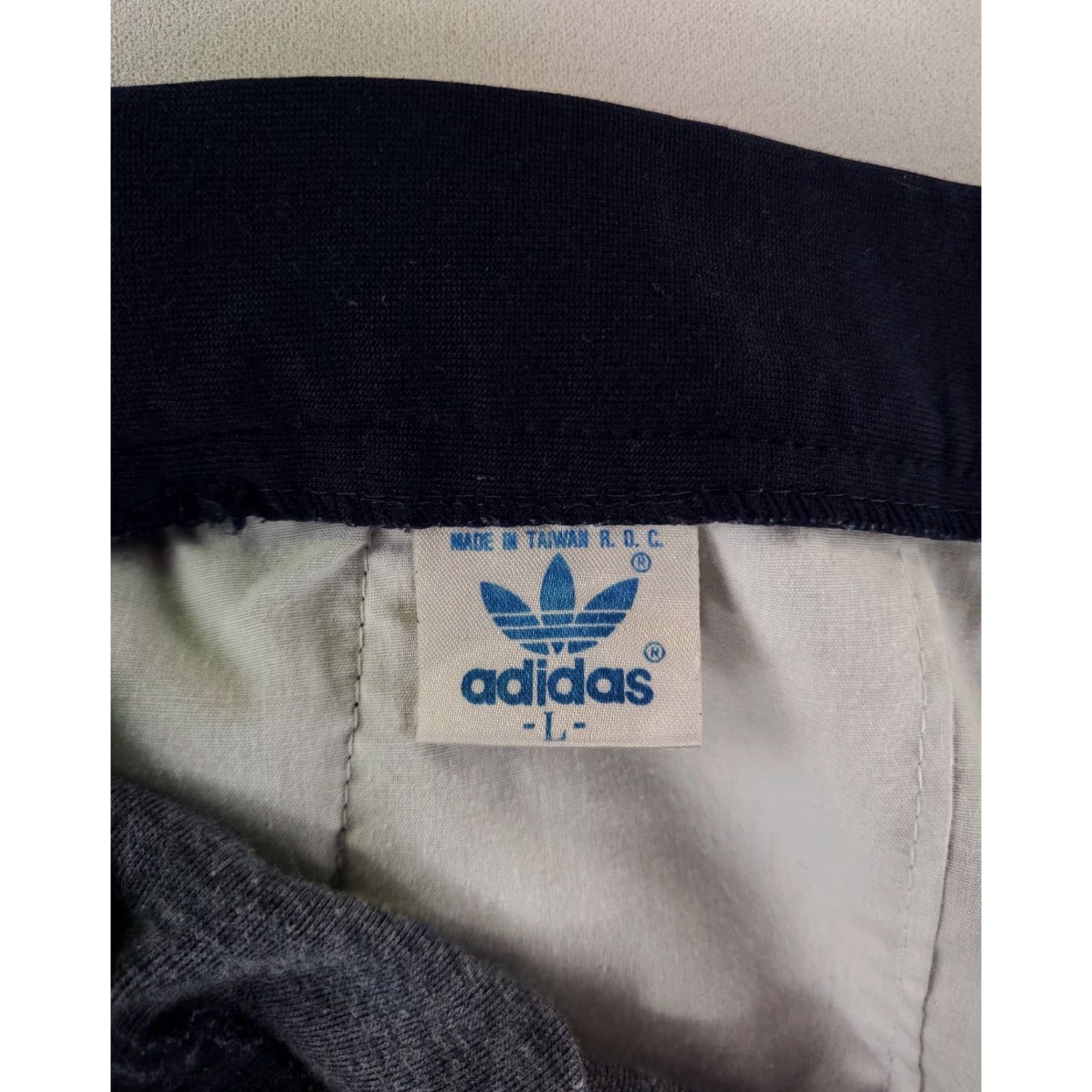 Adidas **VTG ADIDAS FULL ZIP GYM SHOES MEN'S BLUE L** User: **VTG ADIDAS FULL ZIP GYM SHORTS MEN'S BLUE L** Size US 33 - 6 Thumbnail