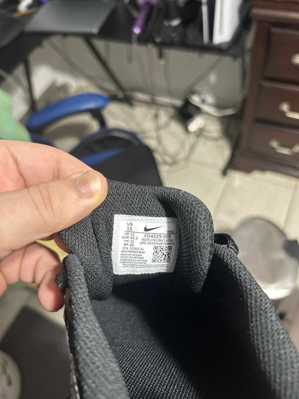 Nike Nike Air Max Axis Size US 13 / EU 46 - 2 Thumbnail