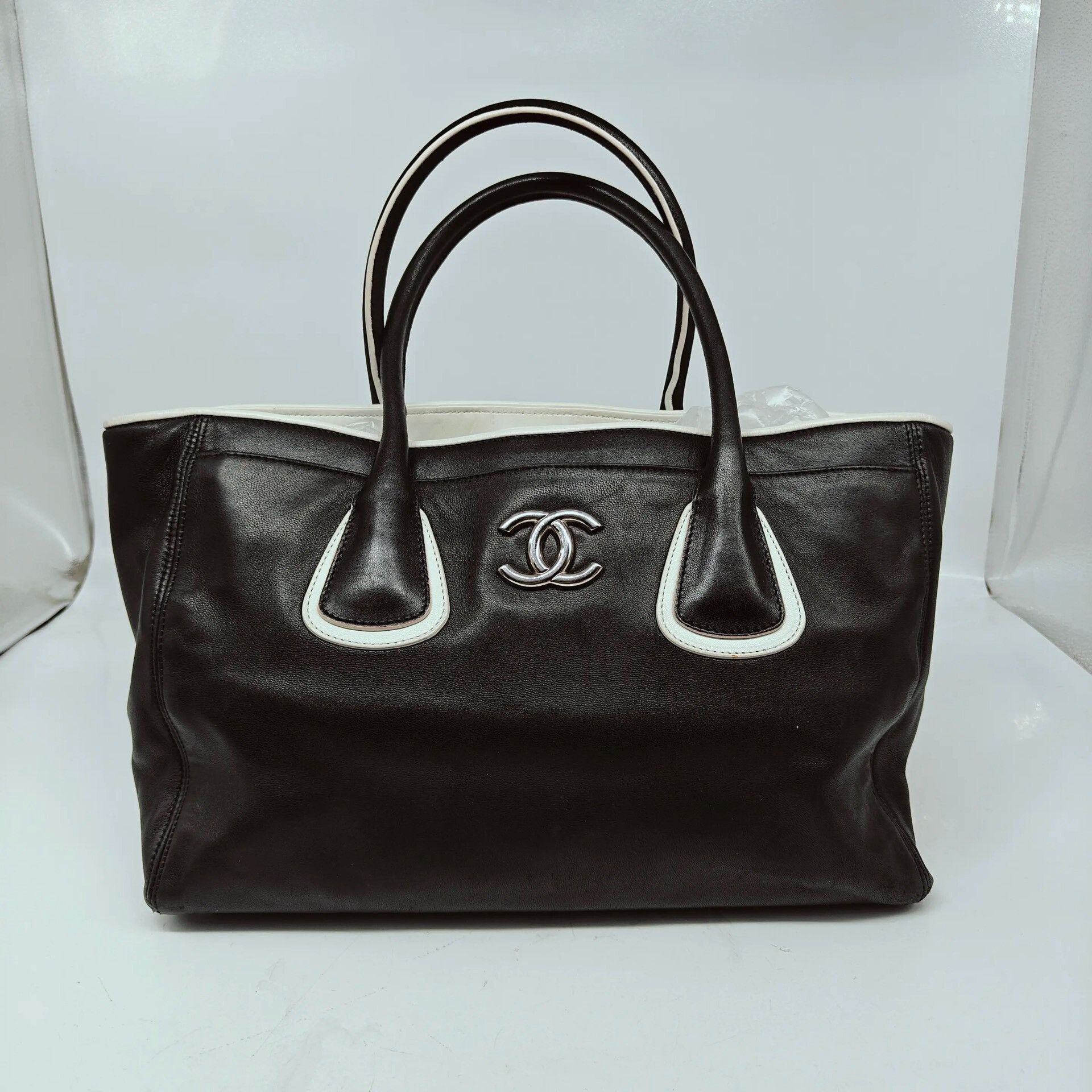 Chanel Pre-loved Bag Very good condition Size ONE SIZE - 1 Thumbnail