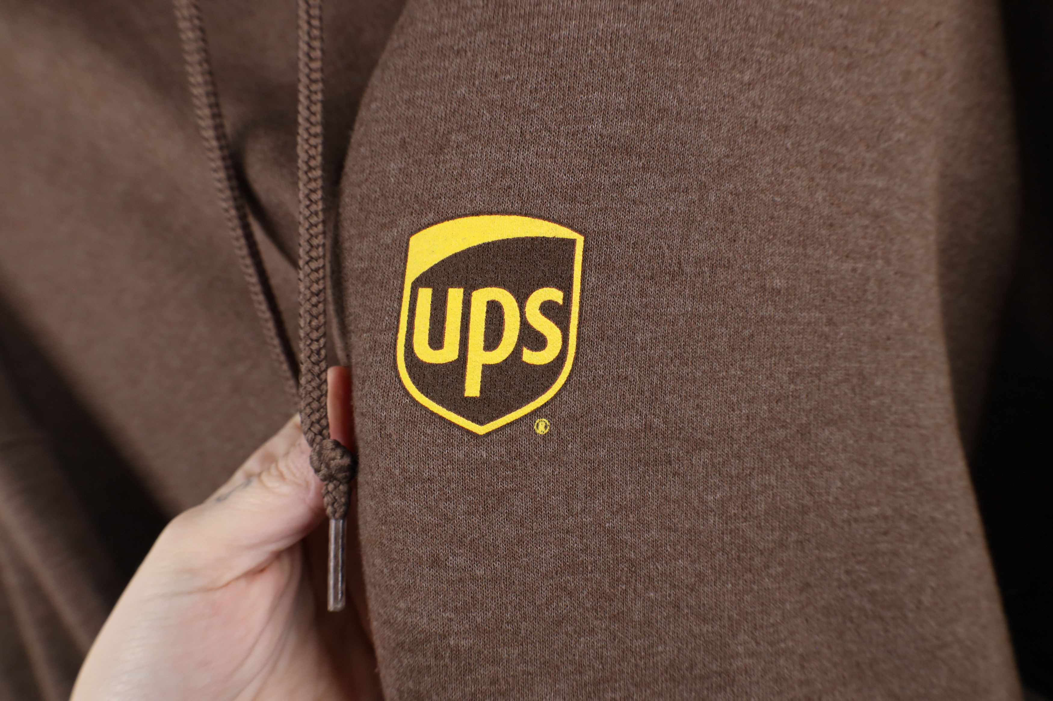 Vintage Vintage Faded Spell Out UPS Hoodie Sweatshirt Heather Brown Size US XXL / EU 58 / 5 - 4 Thumbnail